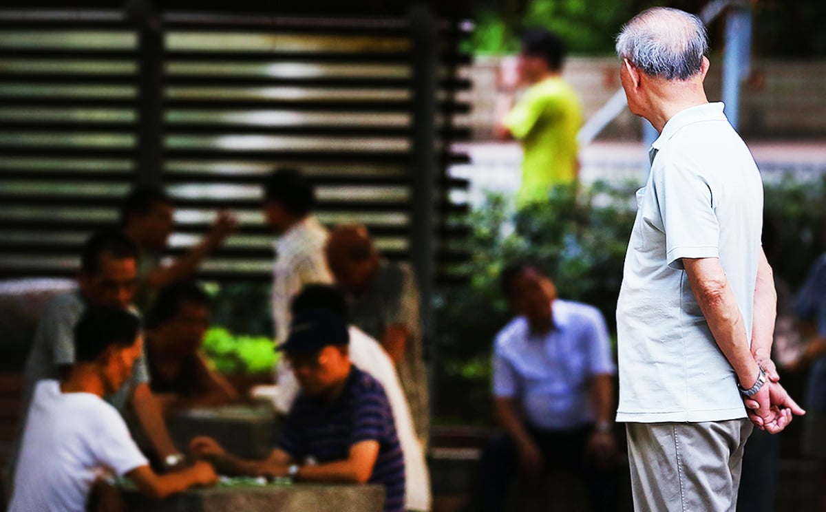 Experts say many elderly feel a burden to their families and that Hong Kong's cramped quarters exacerbate the problem. Photo: Nora Tam