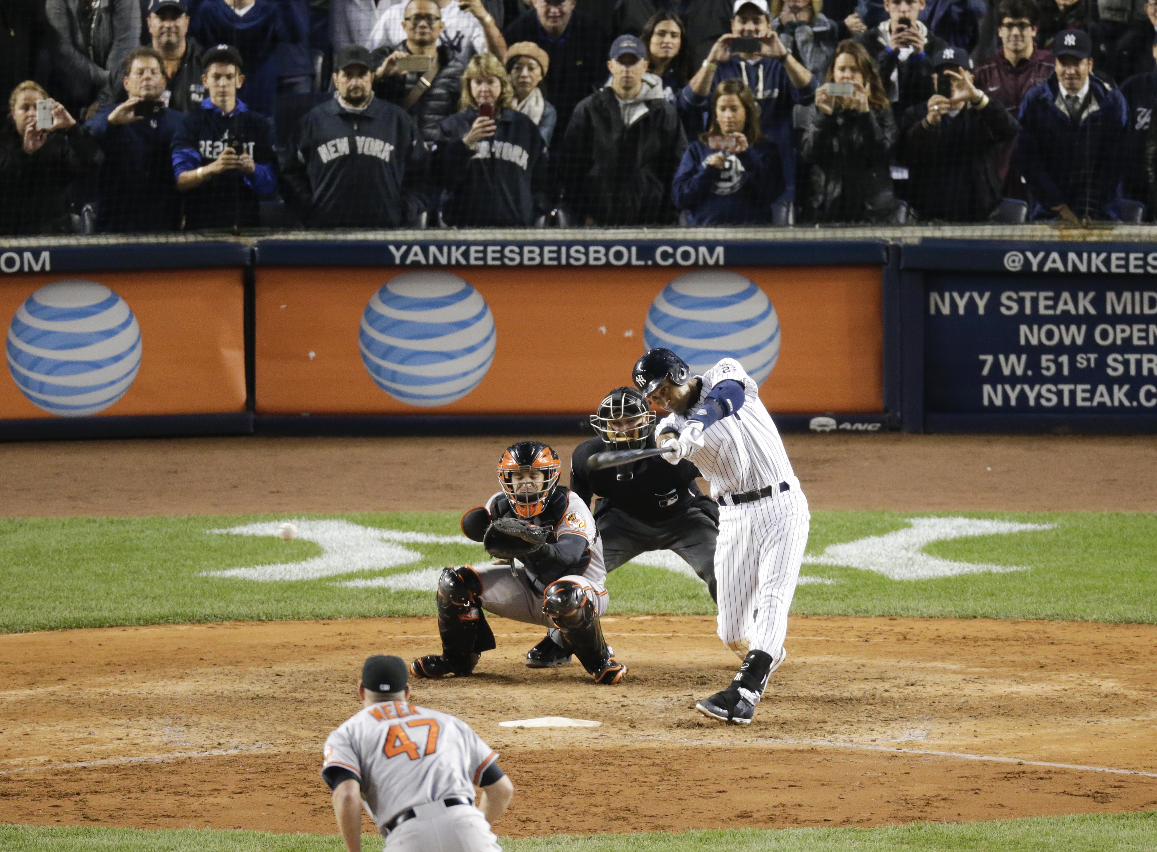 Derek Jeter ends Yankee Stadium farewell with game-winning hit