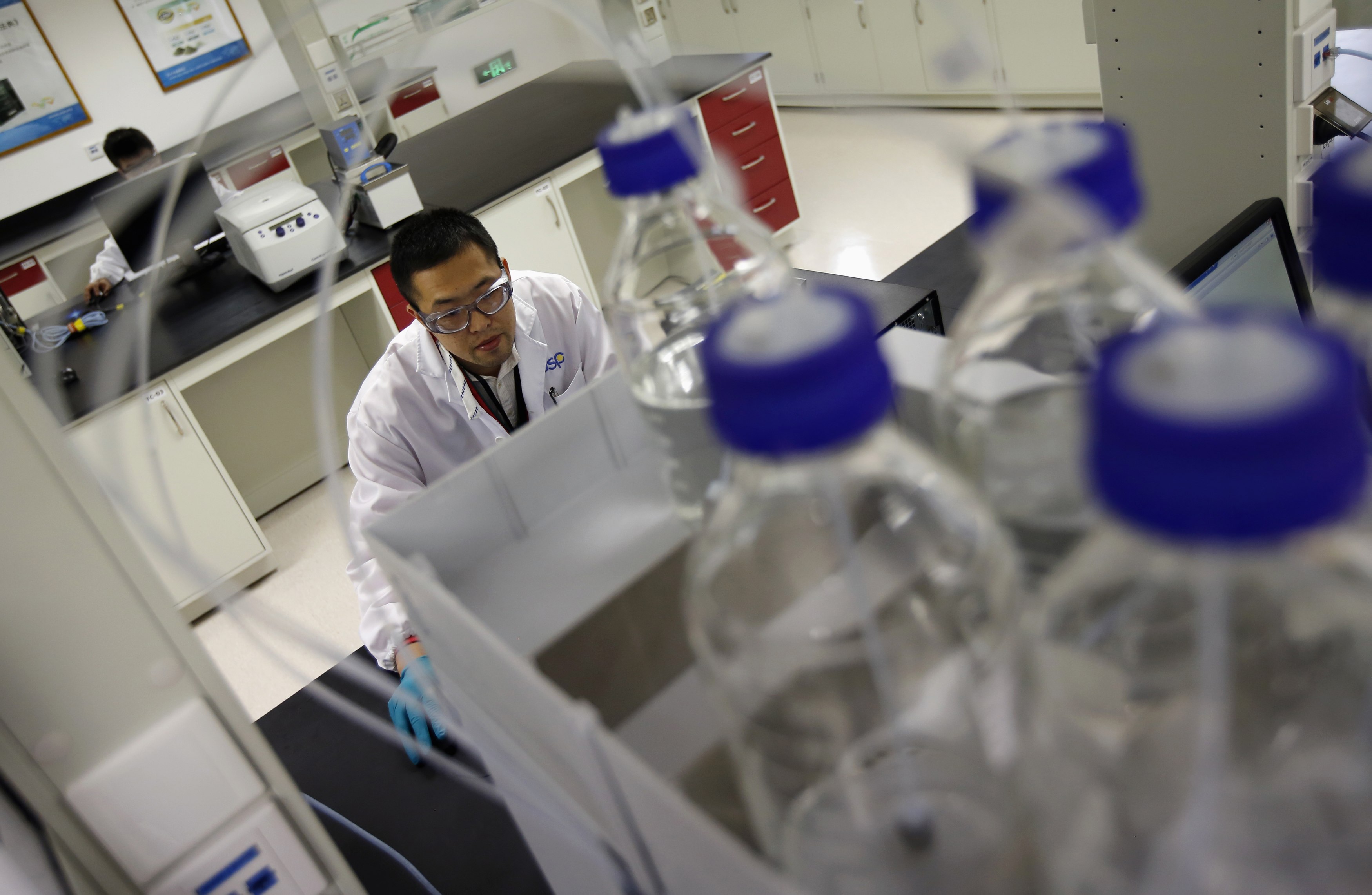 An employee of the US Pharmacopeial Convention company, part of the Shanghai Free Trade Zone, works at the company's lab in Shanghai. Photo: Reuters