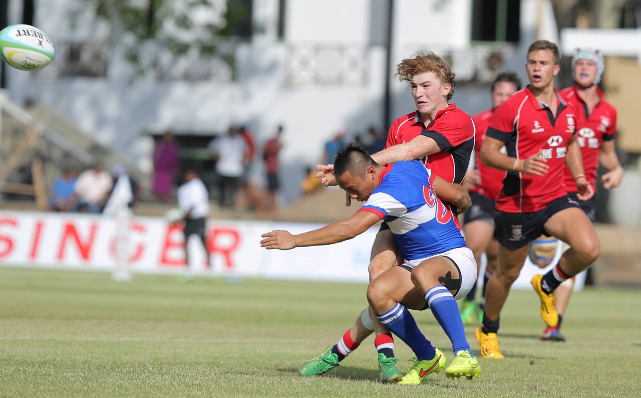 U20s skipper Hugo Stiles offloads under pressure against Taiwan during Hong Kong’s opening Asian qualifying clash in Colombo. Photo: Dennis Muthuthantri for HKRFU