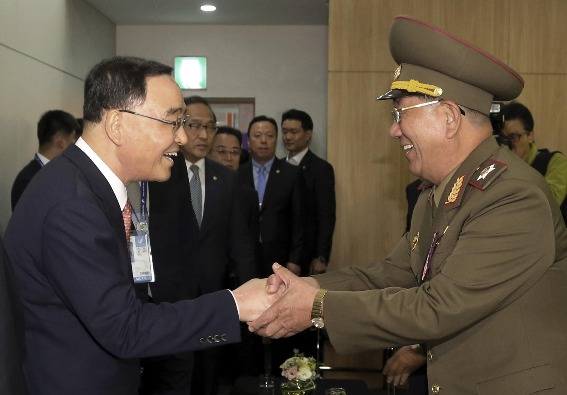 Vice-Marshal Hwang Pyong-so (right) greets the South Korean prime minister. Photo: AP