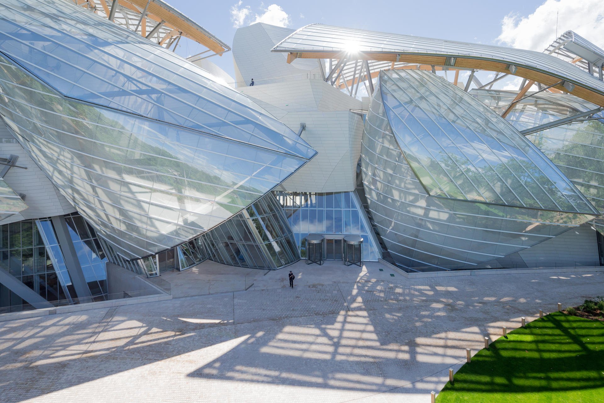 Fondation Louis Vuitton: Frank Gehry Reflects on the Making of an  Architectural Icon in Paris - Architizer Journal