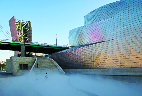 Japanese artist Fujiko Nakaya’s Fog, which consists of a water vapour cloud. Photos: Joe Kramm for R & Company, R & Company