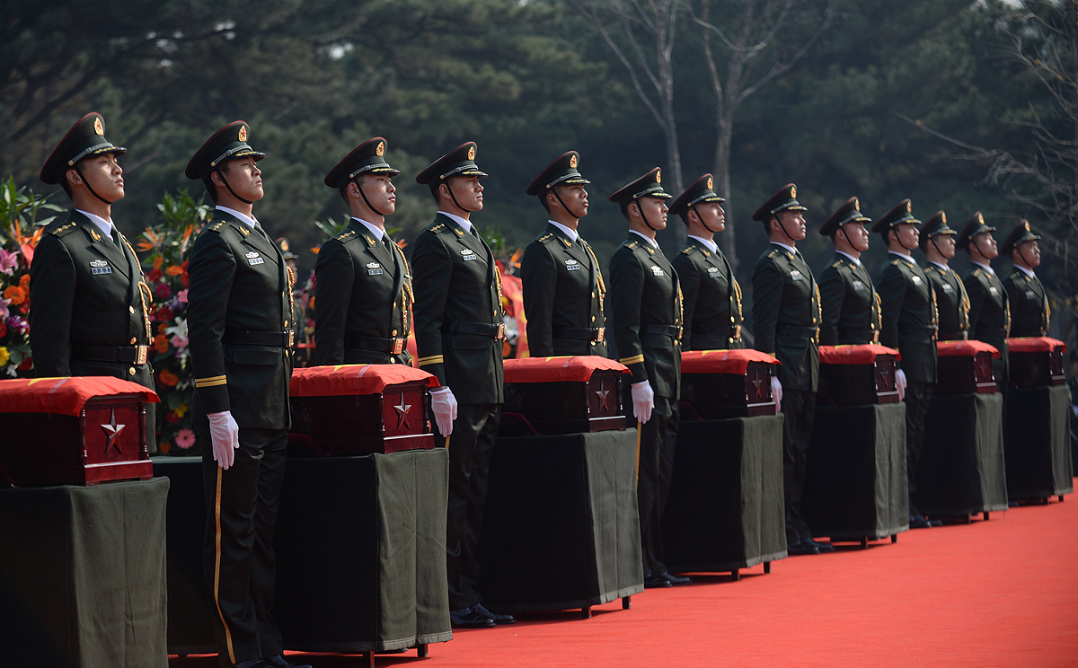 Soldiers accompany the remains of Chinese People's Volunteer Army soldiers who died in the Korean War during a burial ceremony in Shenyang on Wednesday. Photo: Xinhua