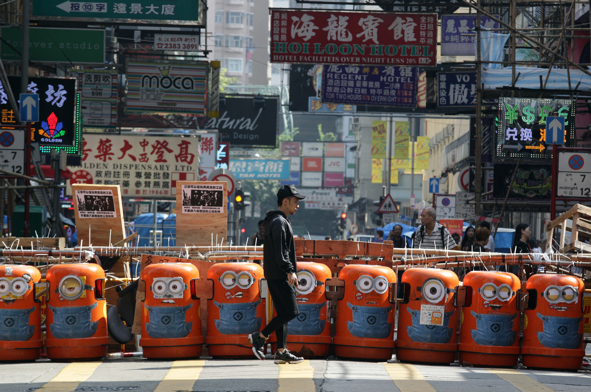 Occupy Central protest sites have emerged as a new attraction for Hong Kong people and overseas tourists, but few mainland tourists have put them on their tight travel schedules. Photo: Dickson Lee