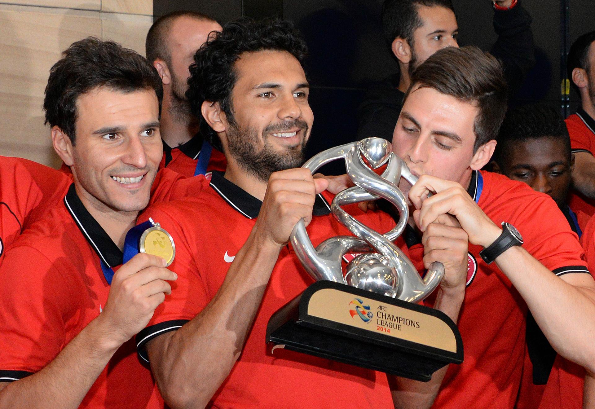 Western Wanderers captain Nikolai Topor-Stanley (centre) celebrates with teammates as they arrive in Sydney with the AFC Champions League trophy. Photo: AFP 