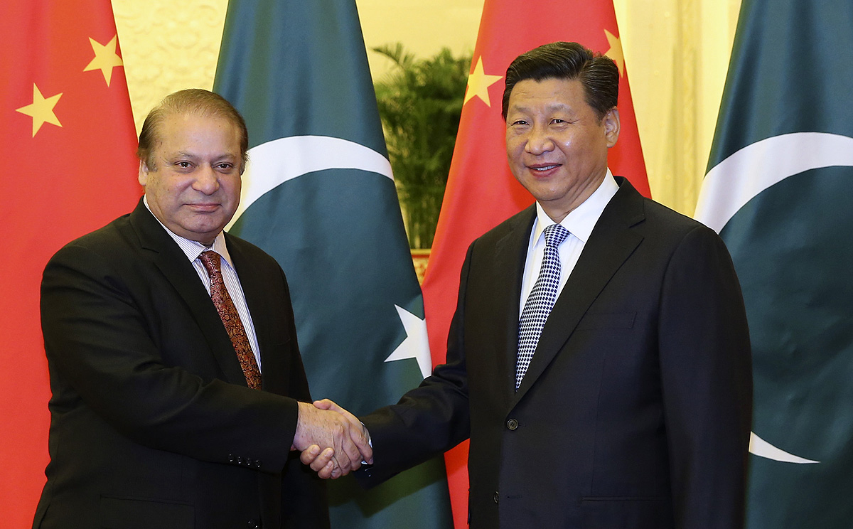 Pakistan's Prime Minister Nawaz Sharif shakes hands with China's President Xi Jinping during their meeting on Saturday in Beijing. Photo: Xinhua 