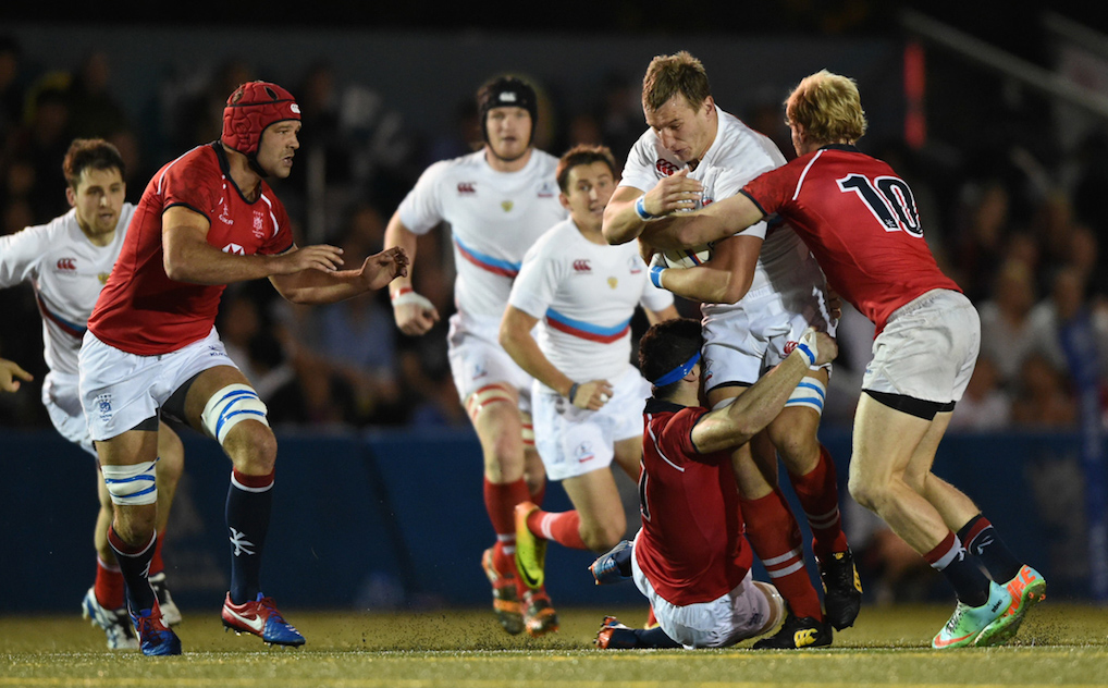 Hong Kong’s 15s captain Nick Hewson (left) and sevens skipper Jamie Hood (number 10) move in to close down the Russian attack during the first test at King’s Park. Photo: HKRFU