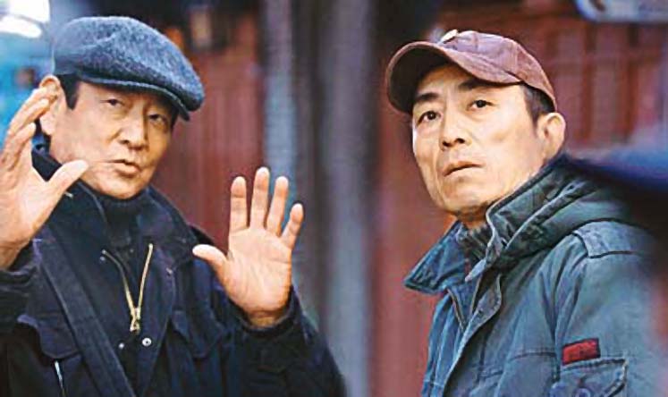Ken Takakura (left) and Chinese director Zhang Yimou. Photo: Weibo