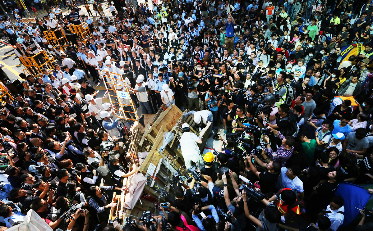 November 25, 2014: Police officers surround bailiffs as they clear barricades from the Mong Kok protest site. Clashes later broke out. Photo: Sam Tsang