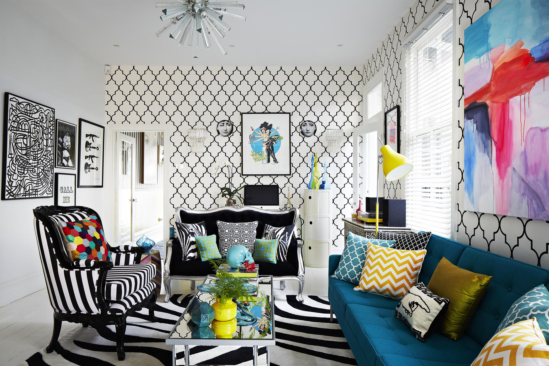 Vanessa Kortlang's home is colourful and loud, a perfect expression of her character. A mix of couches in different shapes and sizes and black-and-white prints co-exist harmoniously.