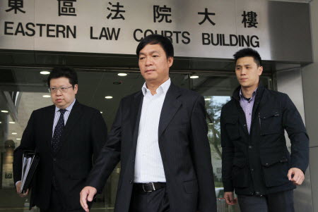 Agile Property chairman Chen Zhoulin (centre) is returning to work on Monday. Photo: Edward Wong