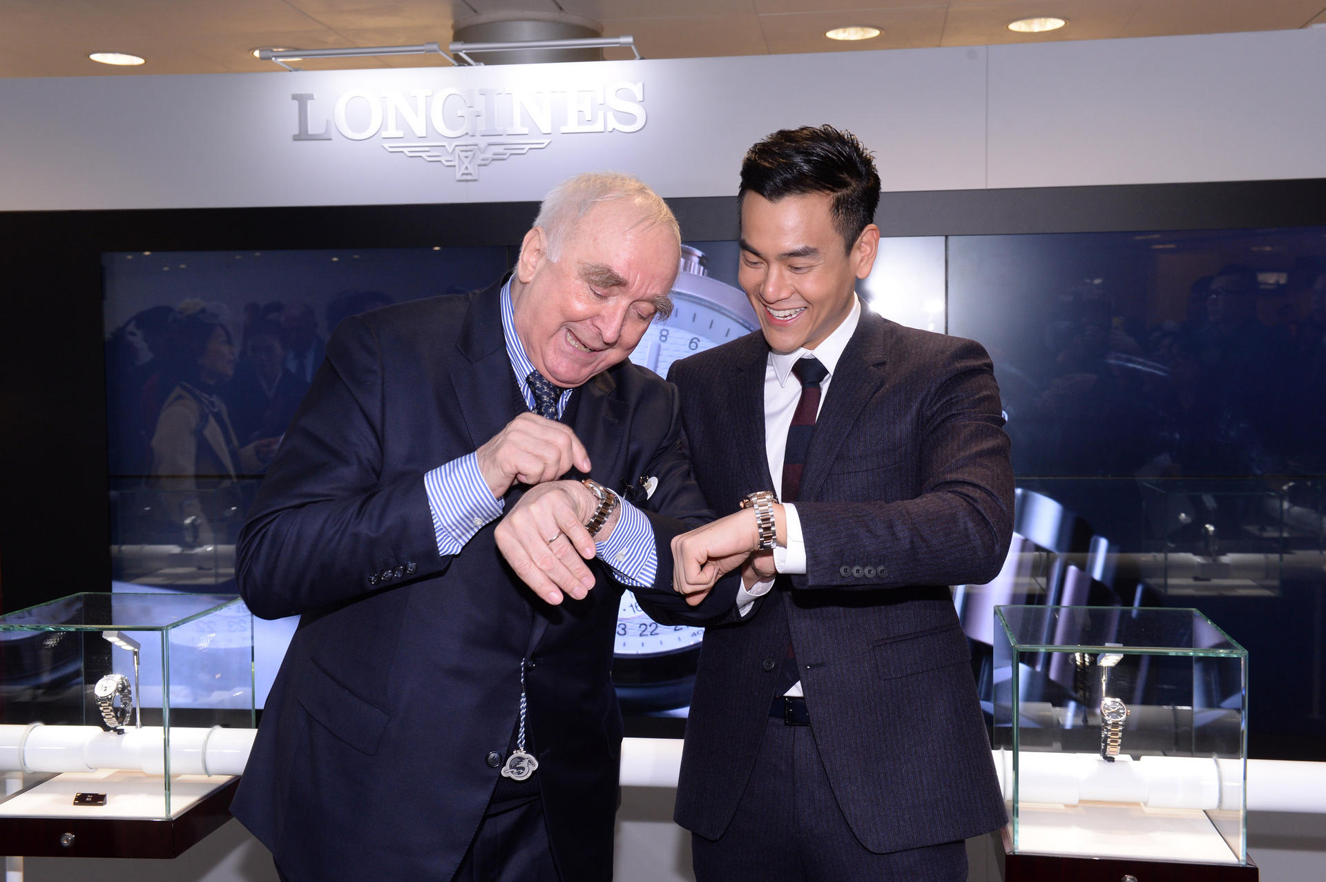 Longines president Walter von Känel and Eddie Peng exchange opinions on watches #stylescmp