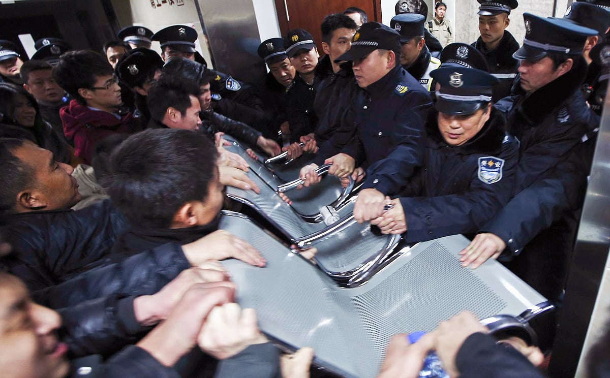 People clash with police at a Shanghai hospital as they try to visit injured relatives. Photo: Reuters