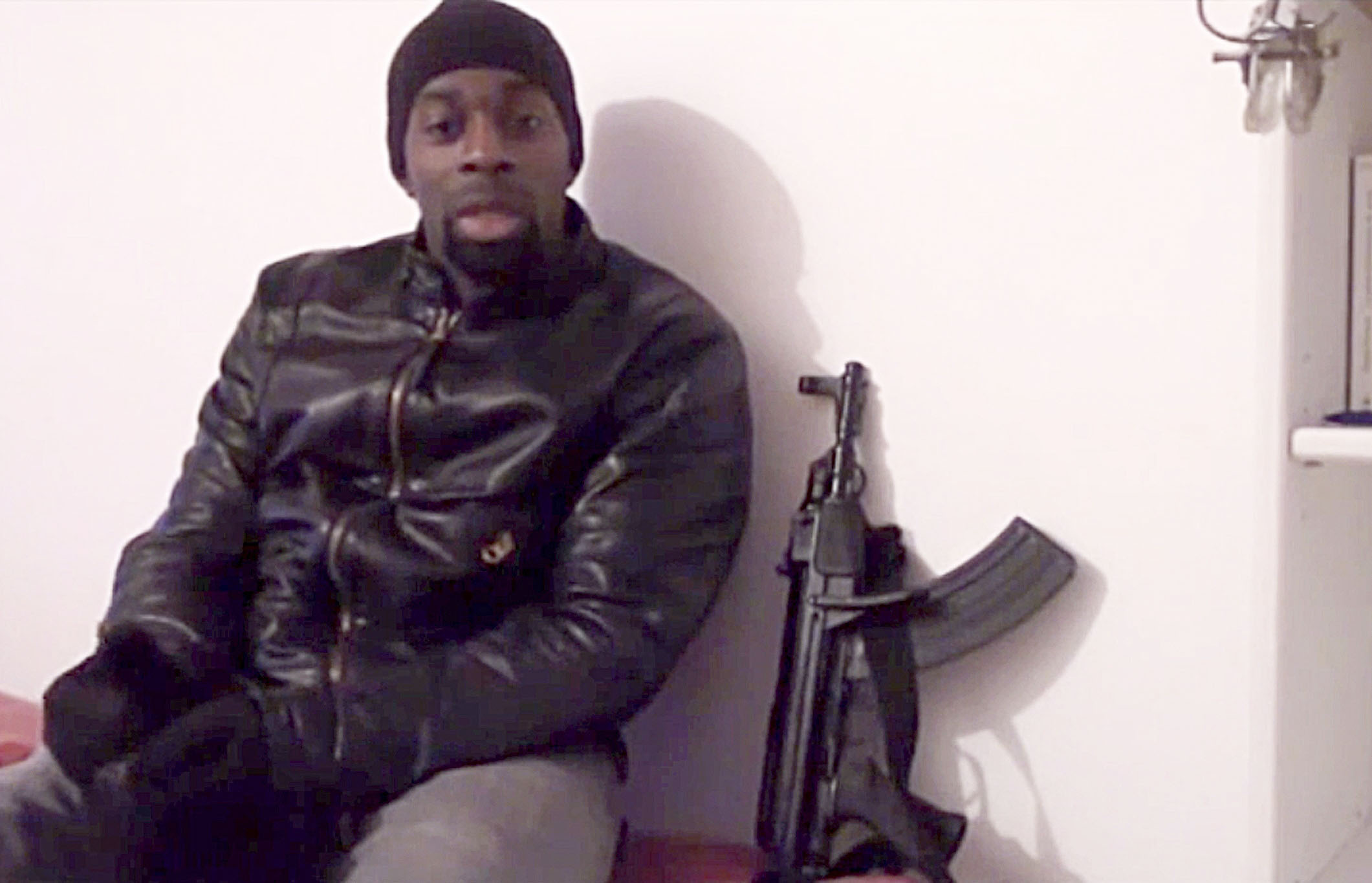 Amedy Coulibaly one of gunmen behind the worst militant attacks in France for decades, declares his allegiance to Islamic State in this still image taken from video. Photo: Reuters