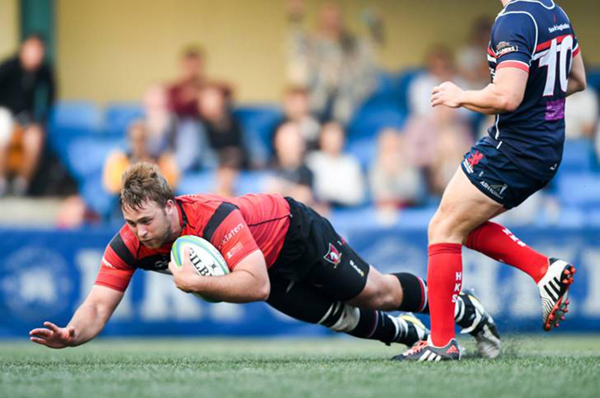 Dayne Jans dives over to score in Valley's 42-12 win over HK Scottish on Saturday. Photos: HKRFU