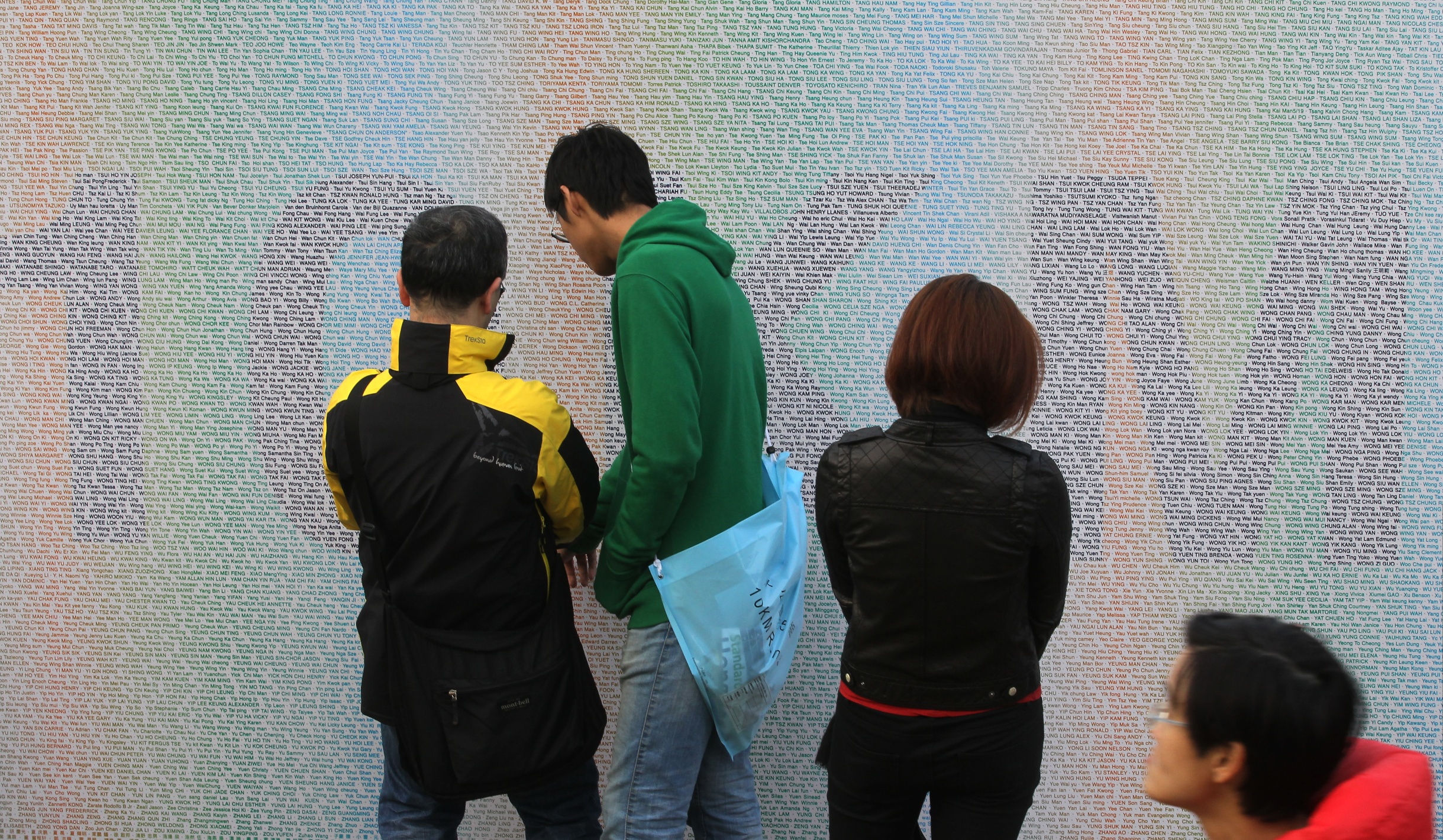Participants look for their name on the runners' wall during the Standard Chartered Hong Kong Marathon Carnival 2015 in Victoria Park in Causeway Bay. Photos: Edward Wong