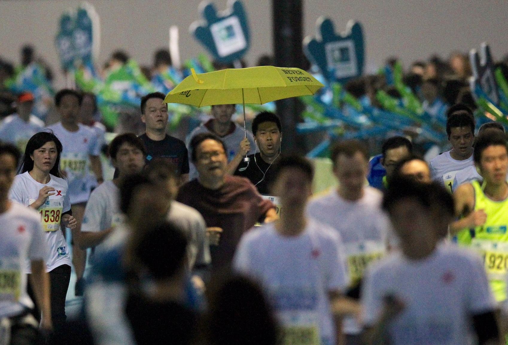 A competitor in the Standard Chartered Hong Kong Marathon shows his support for the Occupy Central democracy movement. Photos: Nora Tam