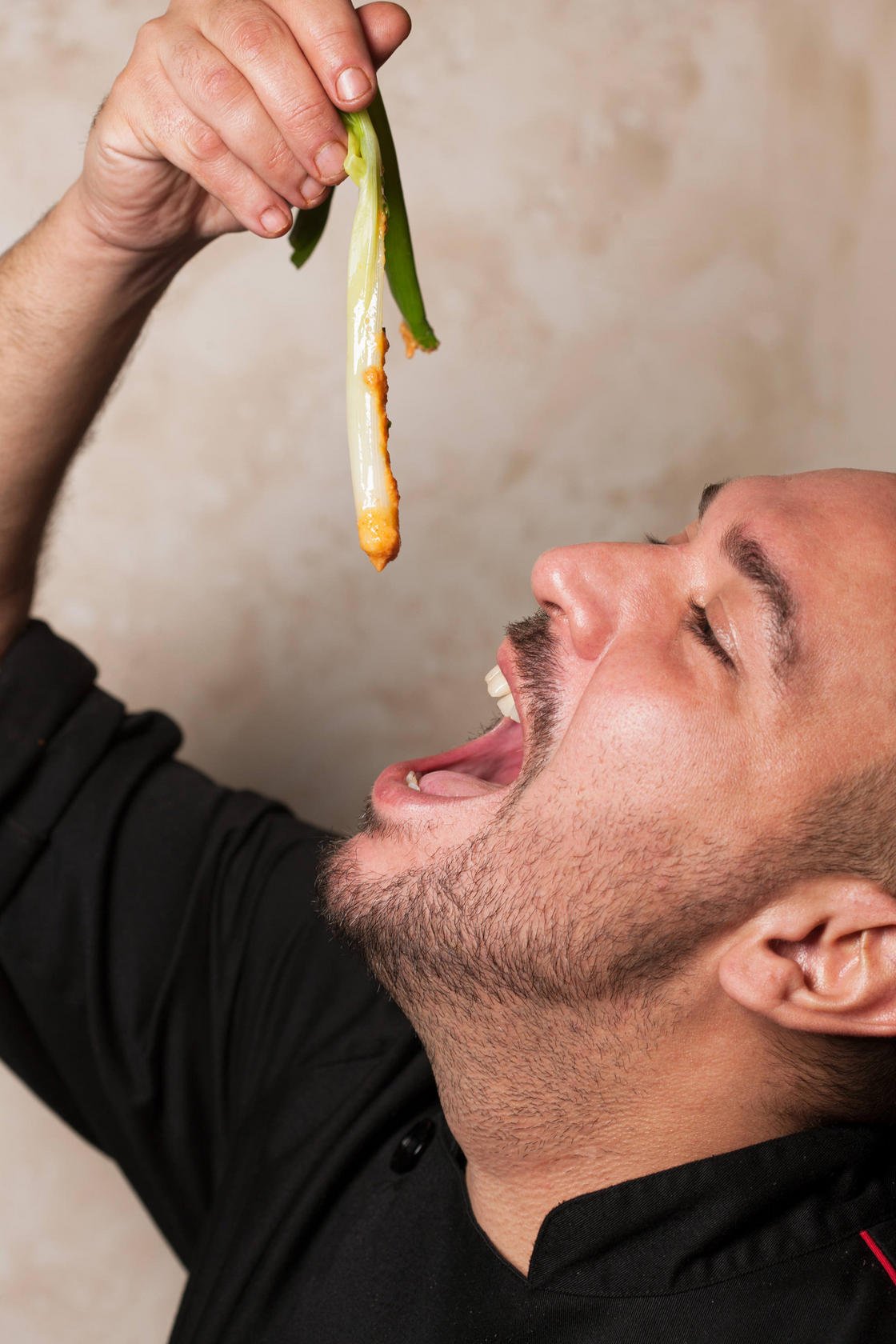 Chef Juanjo Carrillo demonstrates the Catalan way of eating calçots.