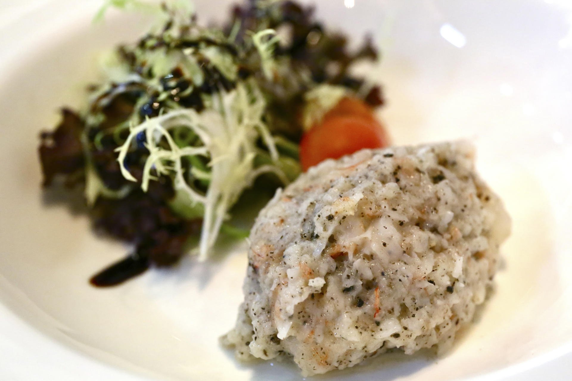 Prawn tartare with black truffle