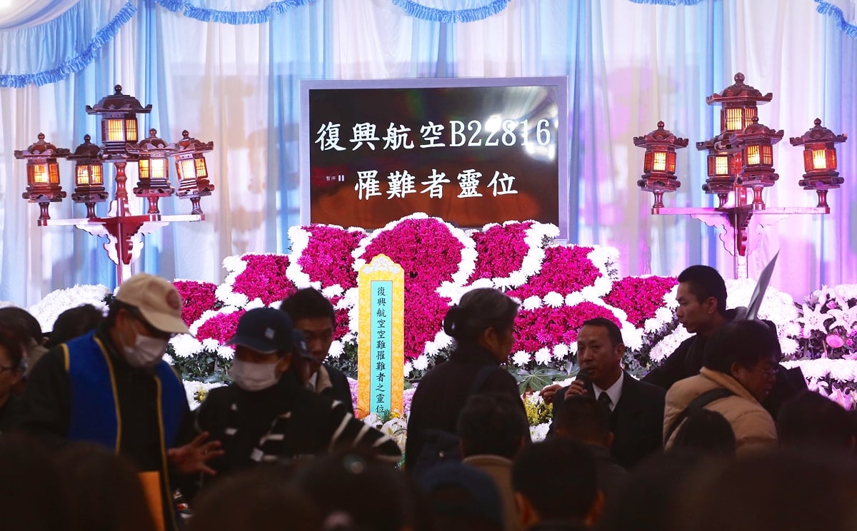  Relatives of victims of last week's TransAsia air crash attend today's memorial service in Taipei's Second Funeral Parlour. Photo: CNA
