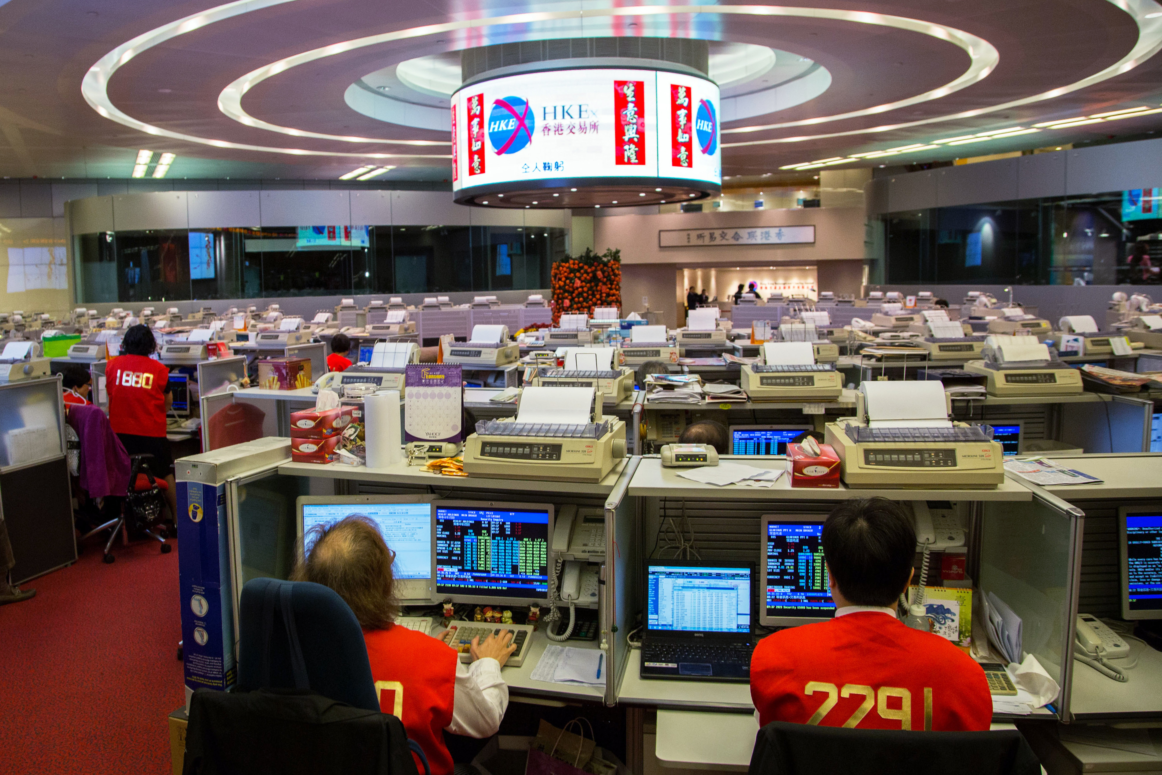 The Hong Kong stock market has seen lacklustre inflows from mainland China under the stock connect scheme. Photo: Bloomberg
