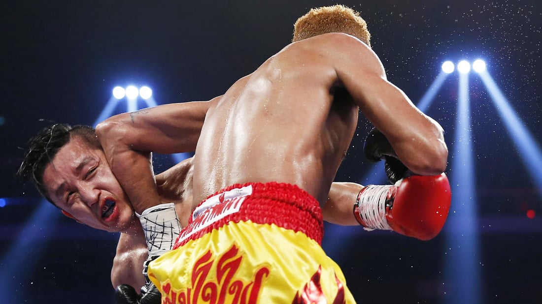 Double Olympic champion Zou Shiming has vowed to come back from his defeat by Thailand's Amnat Ruenroeng. "Without losing, you cannot taste the sweetness of victory," said Zou. Photo: Reuters