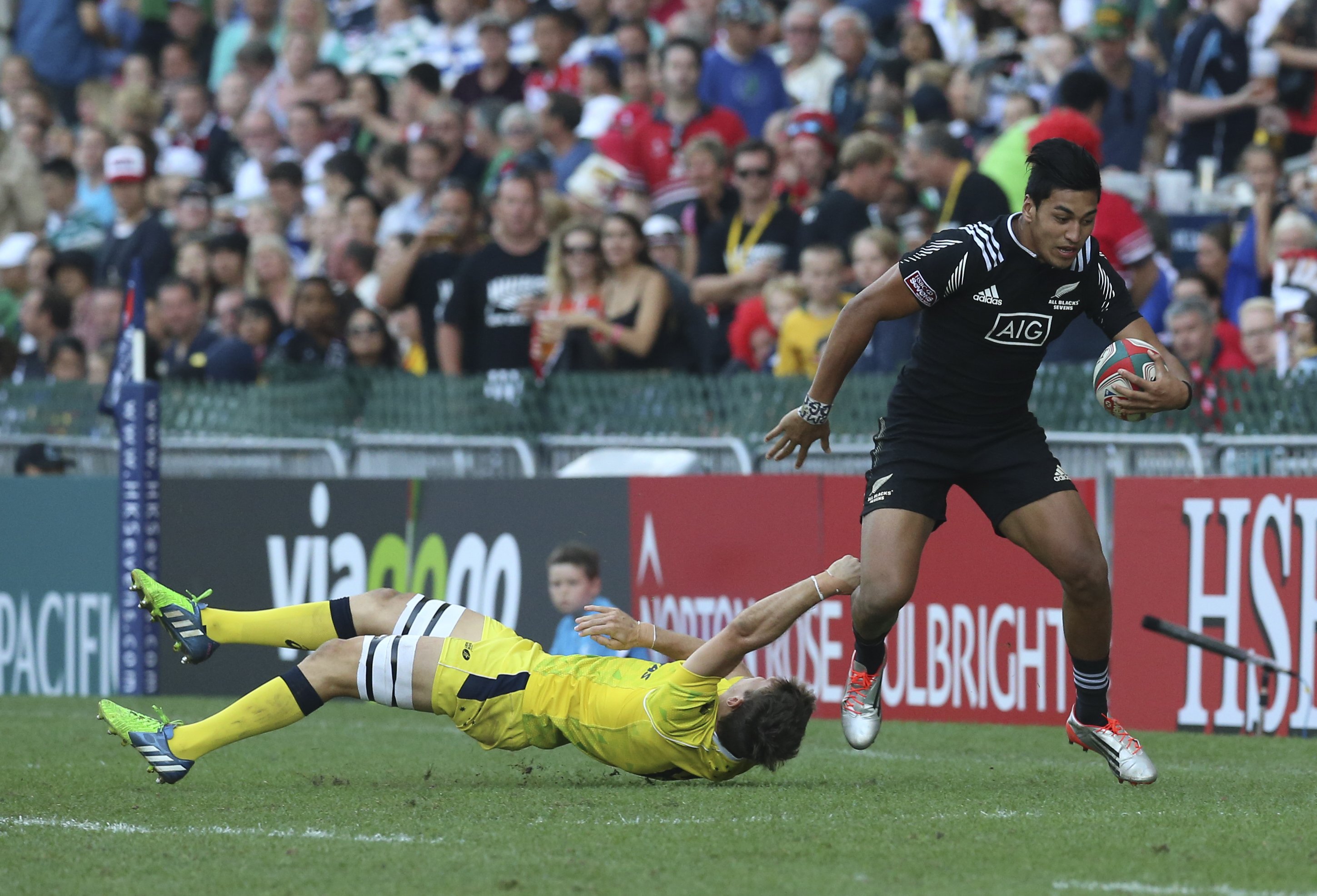 Young All Blacks Sevens gun Rieko Ioane makes life difficult for Australia. Photo: KY Cheng/SCMP
