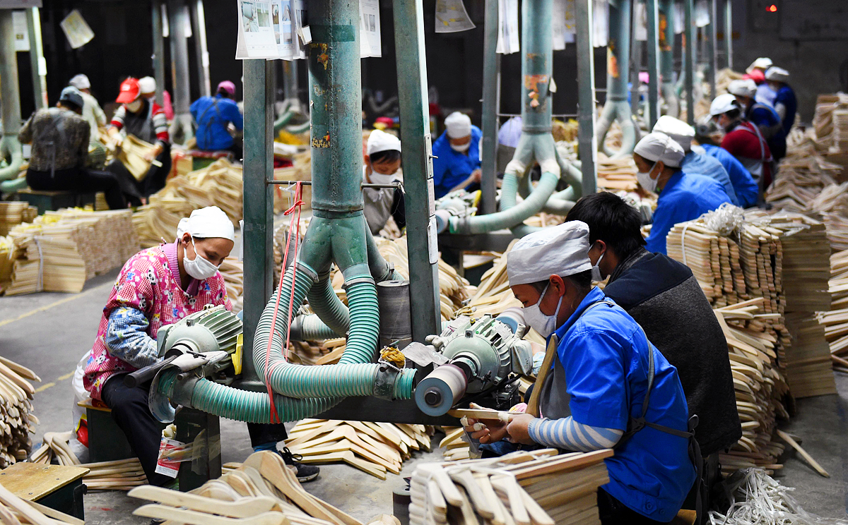 Workers making clothes hangers at a factory in the Guangxi region of southern China. The nation's economy recorded its lowest rate of growth in 24 years in 2014. Photo: Xinhua