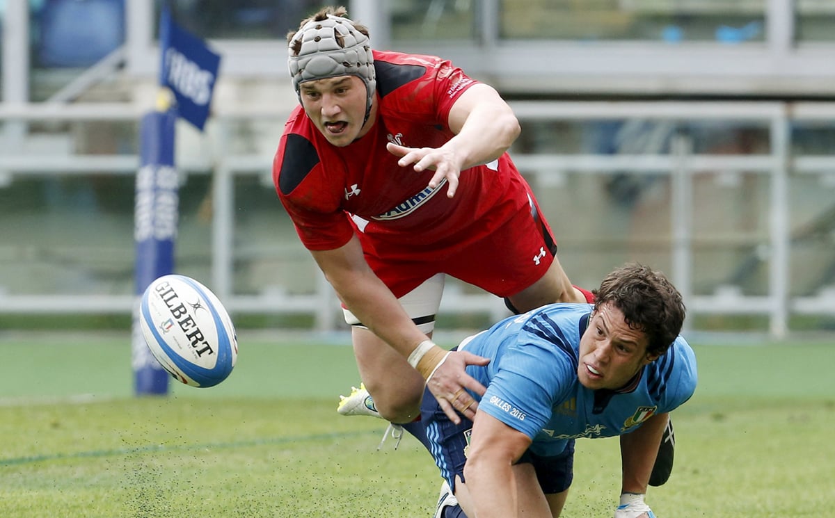 Clermont centre Jonathan Davies, seen here in action for Wales during the 2015 Six Nations, is relishing Saturday’s Euro semi-final against Saracens. “I wanted to be a part of games like these and that’s why I moved to Clermont,” he says. Photo: Reuters