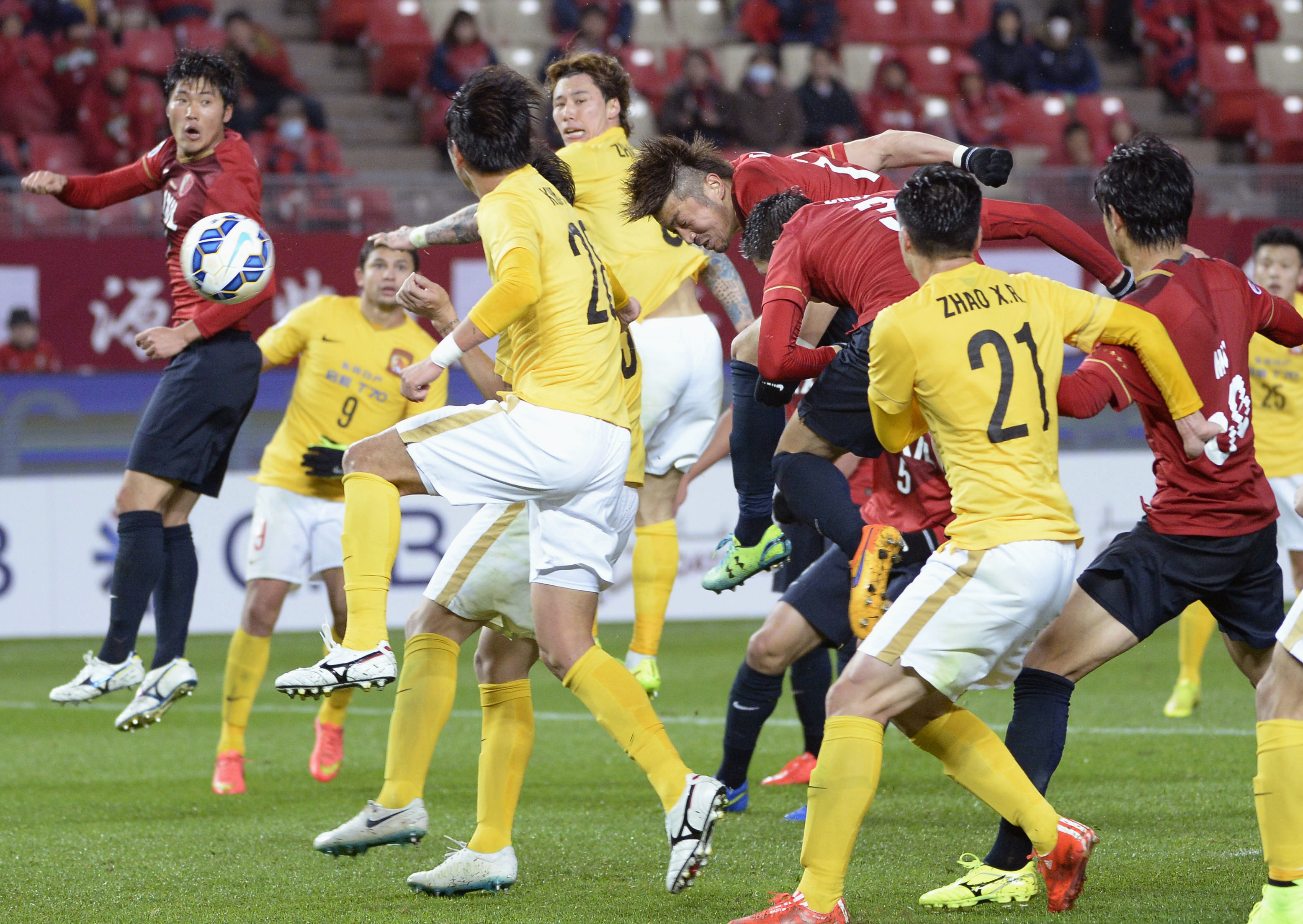 Kashima Antlers forward Hiroyuki Takasaki (centre in red) heads in a last-gasp winner in Guangzhou Evergrande's most recent AFC Champions League fixture. Photo: Kyodo