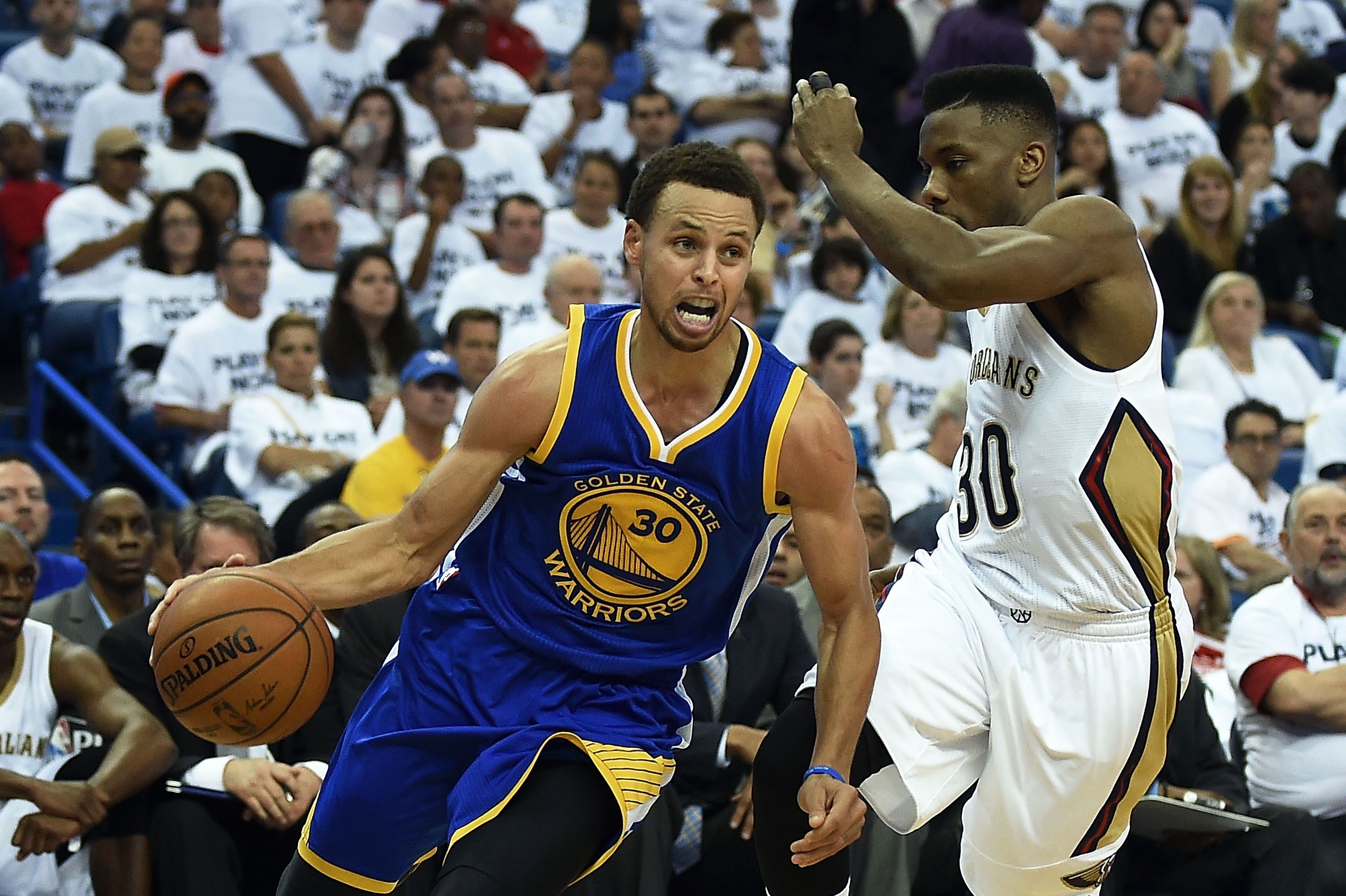 Stephen Curry drives against the Pelicans. Photo: AP