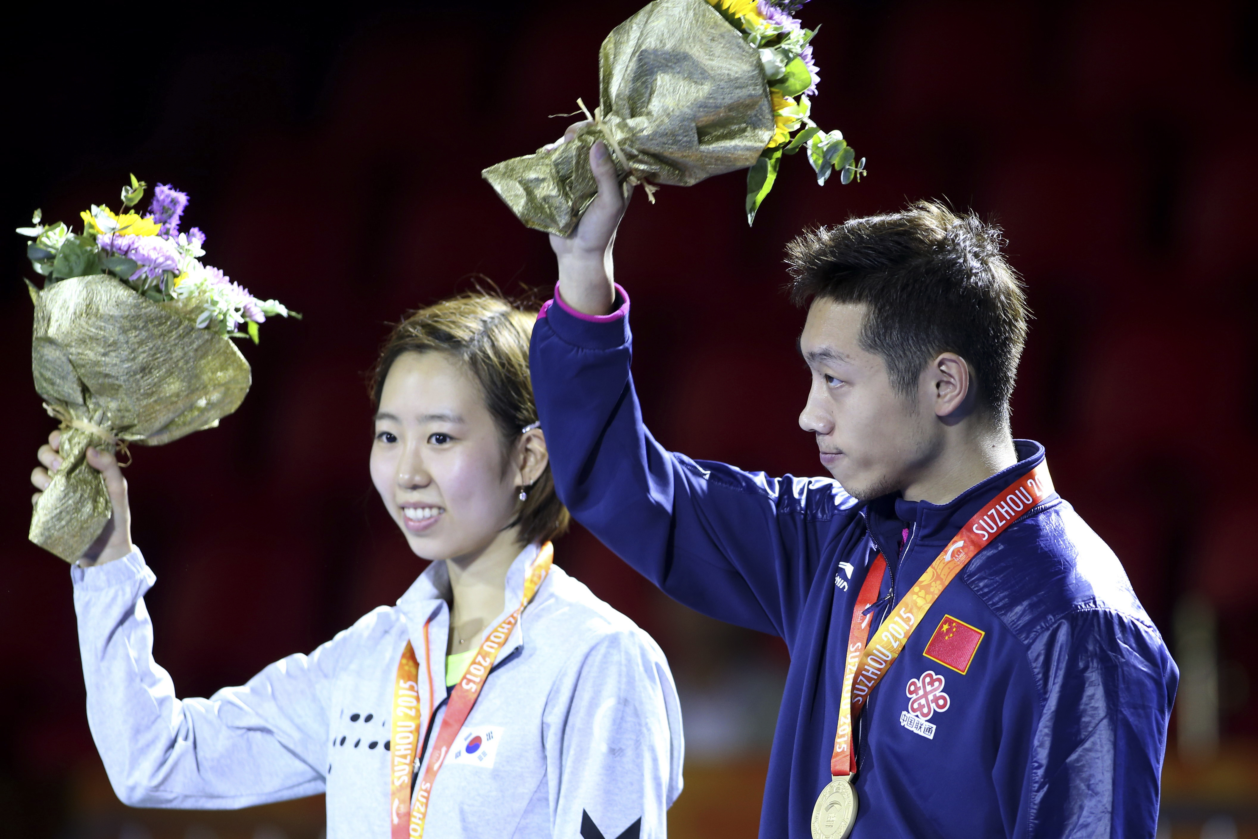 Xu Xin and Yang Ha-eun celebrate. Photo: AP