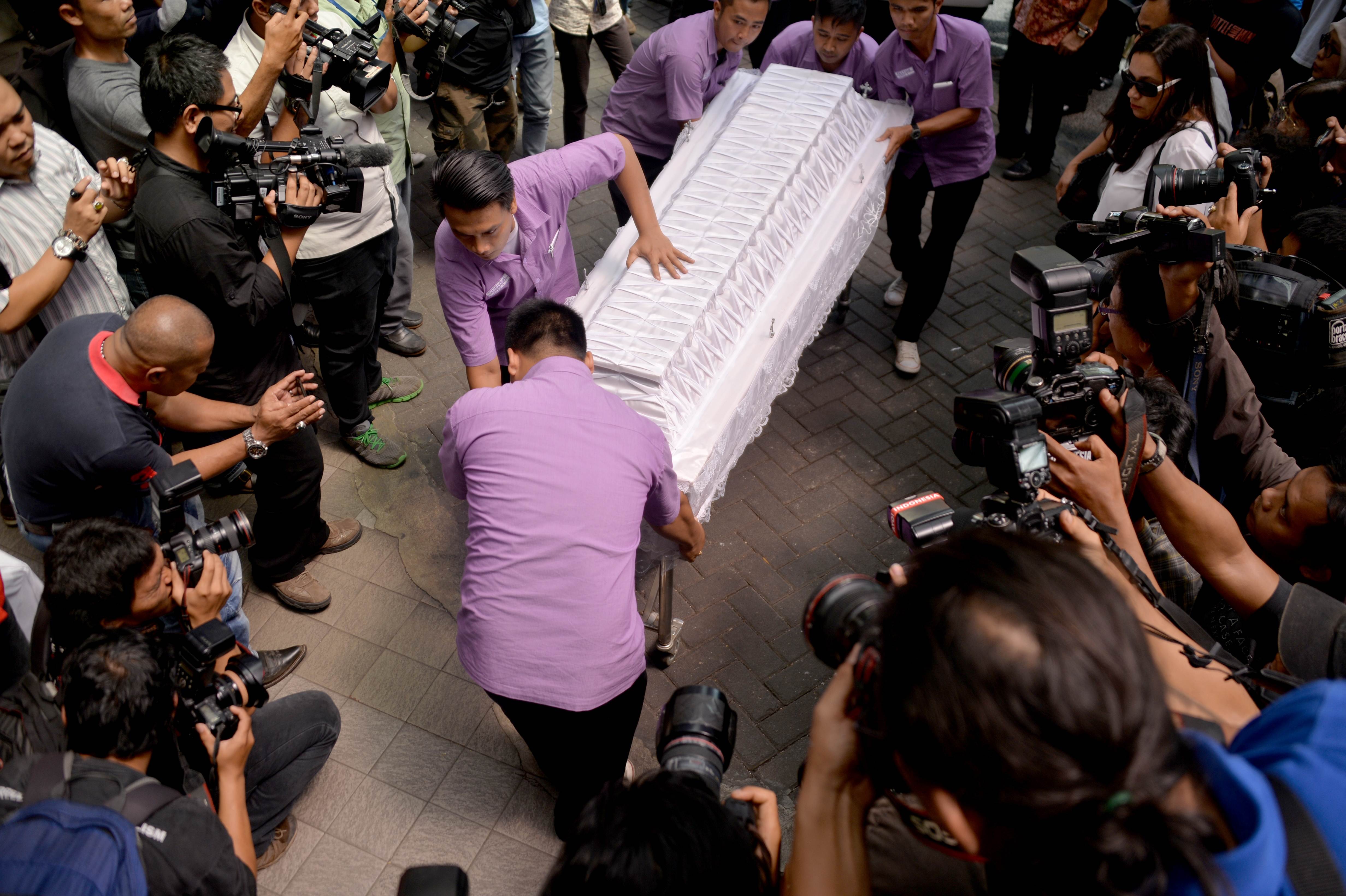 Hospital morgue employees carry the coffin of executed Brazilian drug convict Rodrigo Gularte at the hospital morgue in Jakarta. Photo: AFP