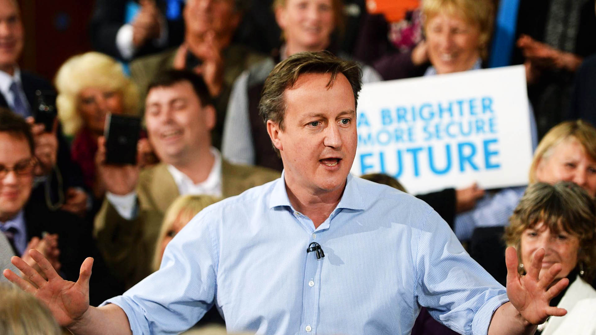 British Prime Minister David Cameron during his last-minute campaign surge before today's British election. Photo: EPA