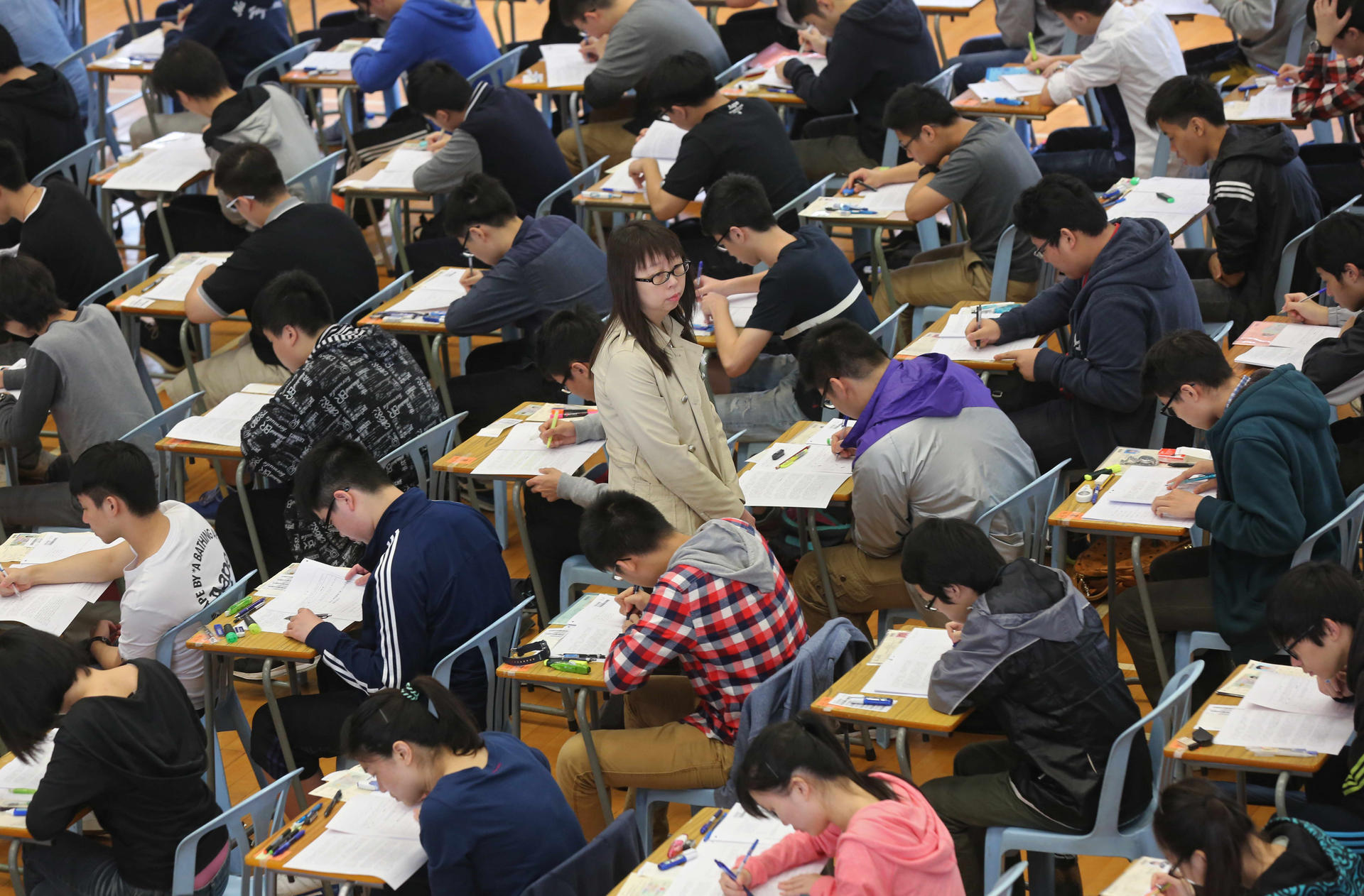 Students sit the 2015 HKDSE exam. Photo: SCMP Pictures