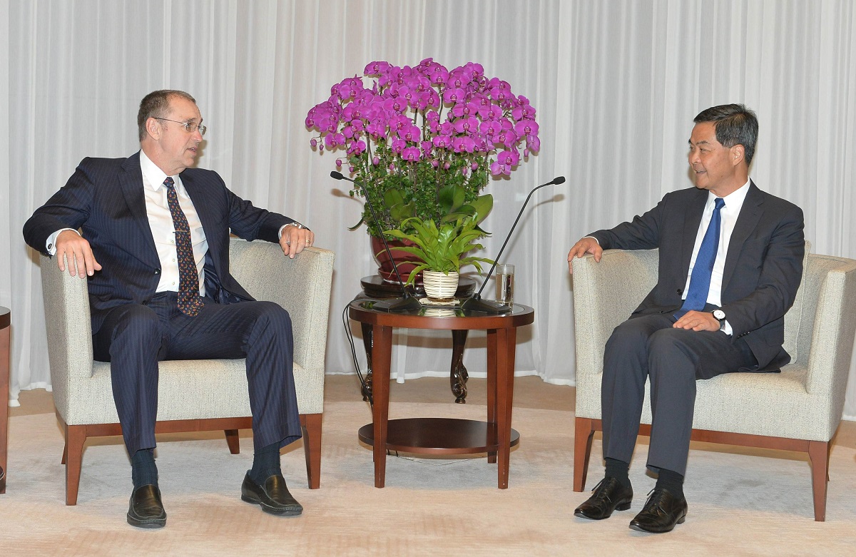 US politician Matt Salmon meets Leung Chun-ying  on Friday.