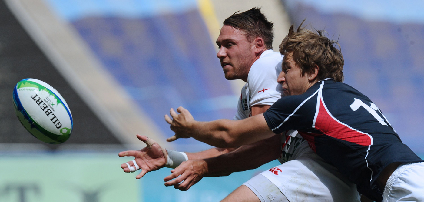 Christian Lewis-Pratt of England offloads as Hong Kong’s Tom McQueen makes a tackle during the preliminary stages of the 2013 Rugby World Cup Sevens in Moscow. World Rugby announced Thursday that the 2018 edition will take place in San Francisco. Photos: AFP