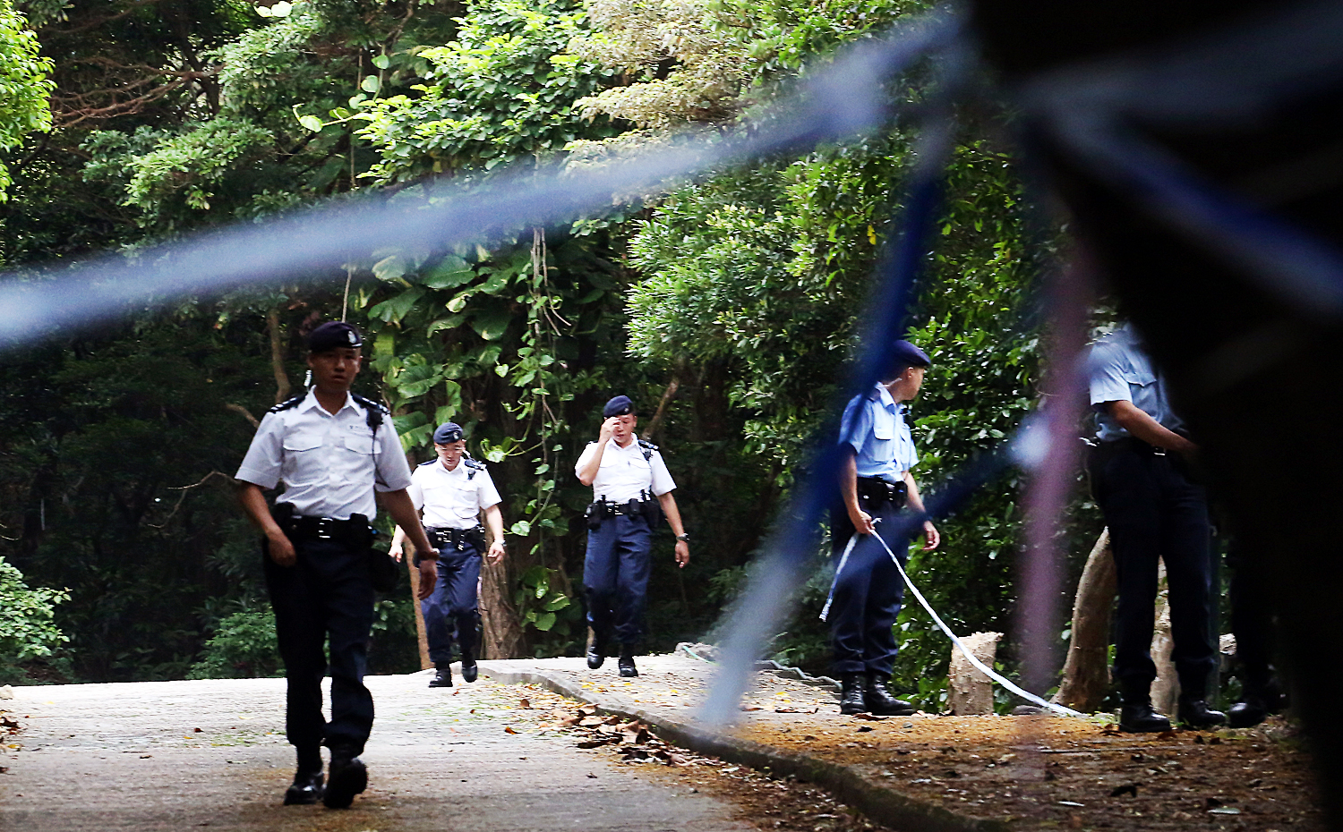 Officers were looking especially for the cave at Fei Ngo Shan in which Law was held for three days, and the bulk of the HK$28 million ransom her father paid for her release. Photo: Felix Wong