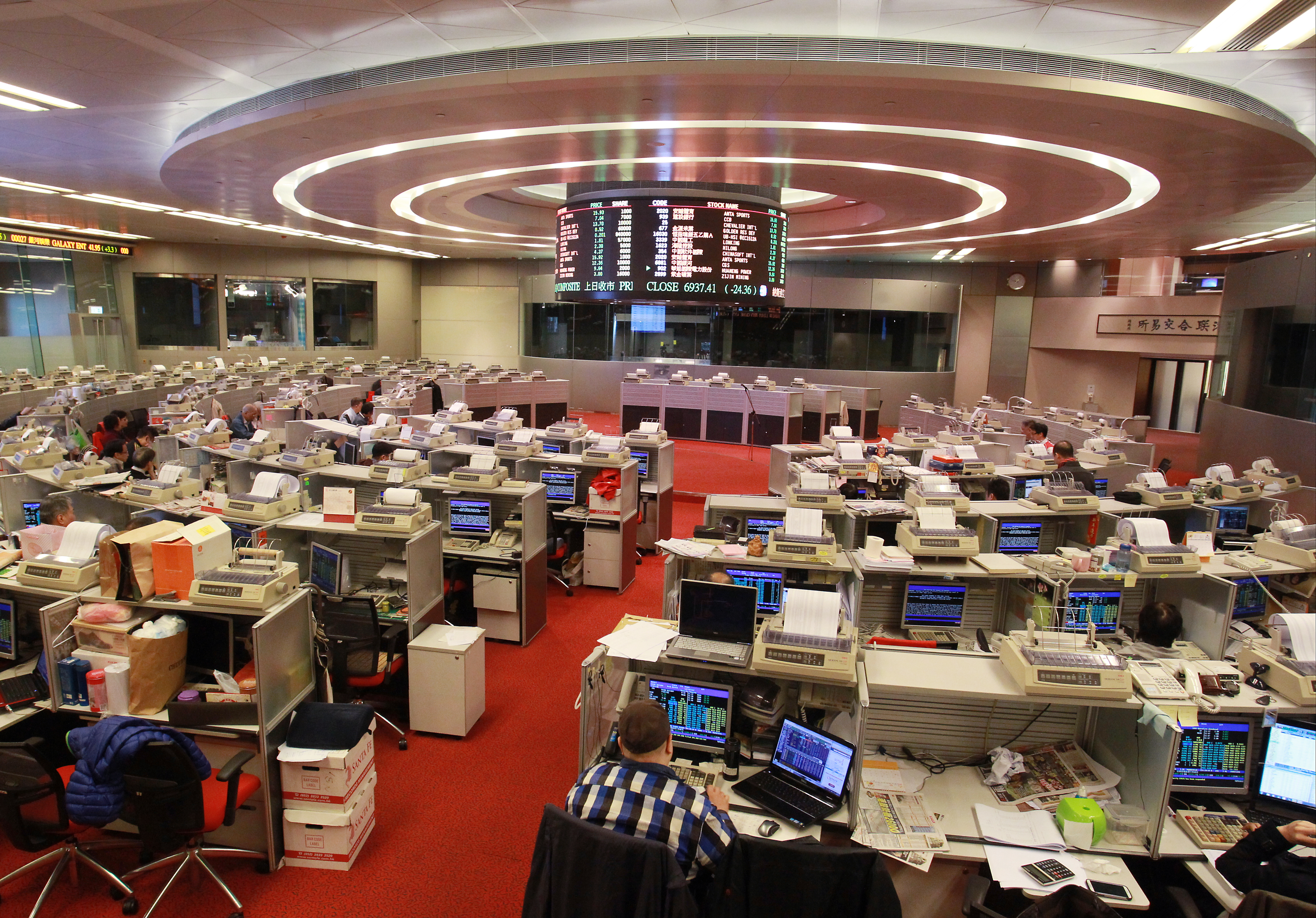 The trading floor of the Hong Kong stock exchange where shares of China Jiuhao Health Industry Corporation soared on Monday on news it will gain HK$1.65 billion from the successful disposal of its subsidiary. Photo: Dickson Lee