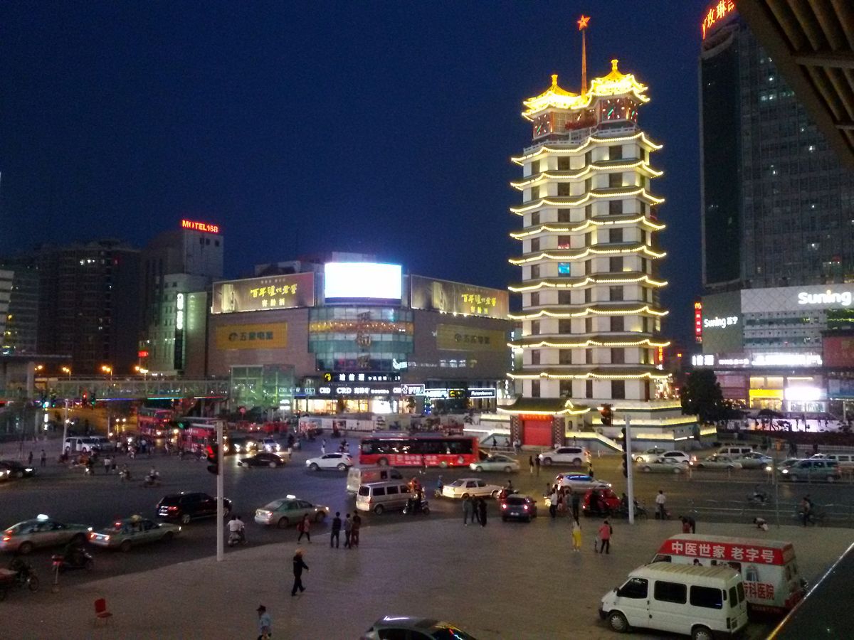 Erqi Square in the heart of Zhengzhou. New bars and cafes are changing residents' tastes. Photo: ImagineChina