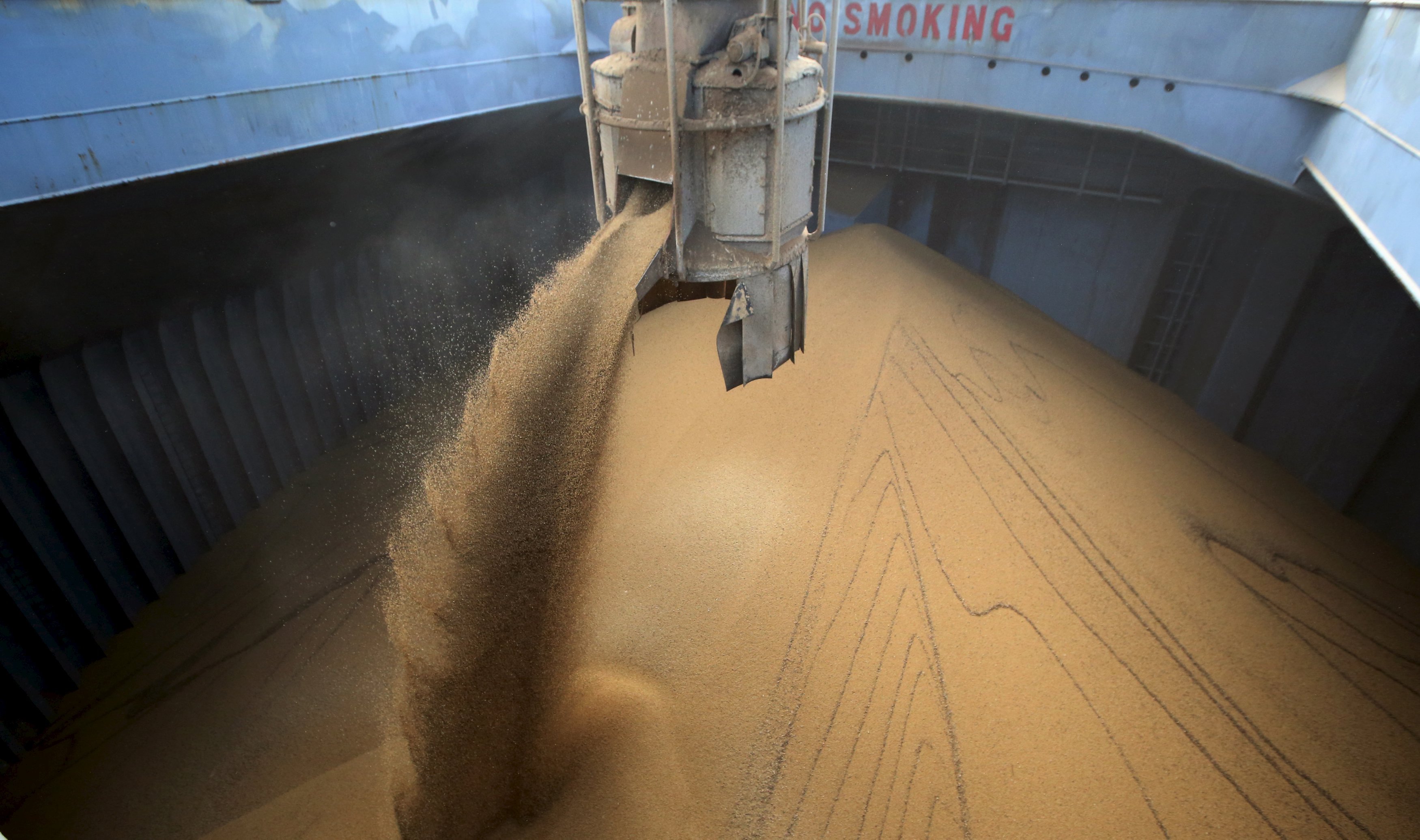 A Chinese ship is being loaded with soya beans at the port of Santos. A transcontinental railroad would ease trade. Photo: Reuters
