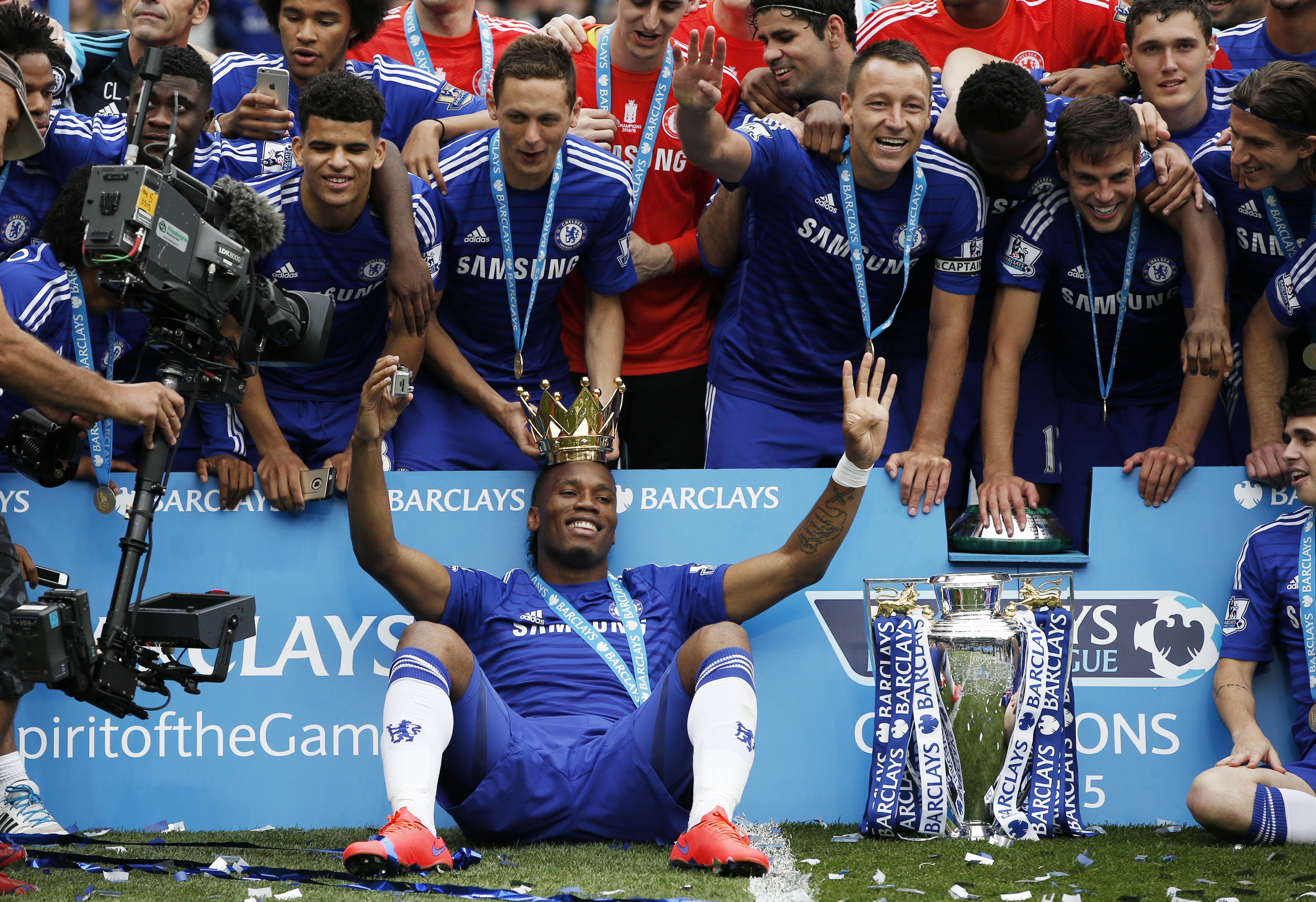 Didier Drogba is crowned by his teammates after Chelsea's victory over Sunderland at Stamford Bridge. Photos: AFP