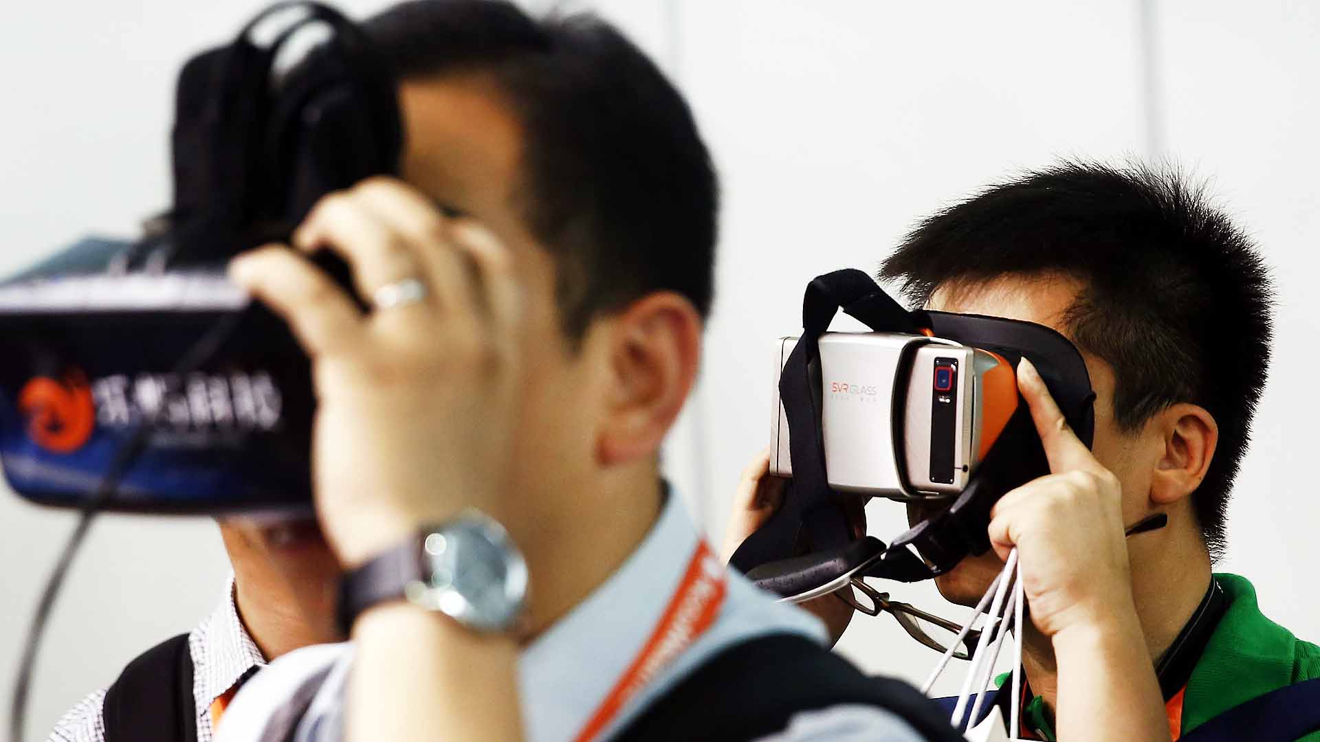 Visitors try on virtual reality glasses from SVR Glass during the first Consumer Electronics Show (CES) in Asia in Shanghai on May 25, 2015. Photo: AFP