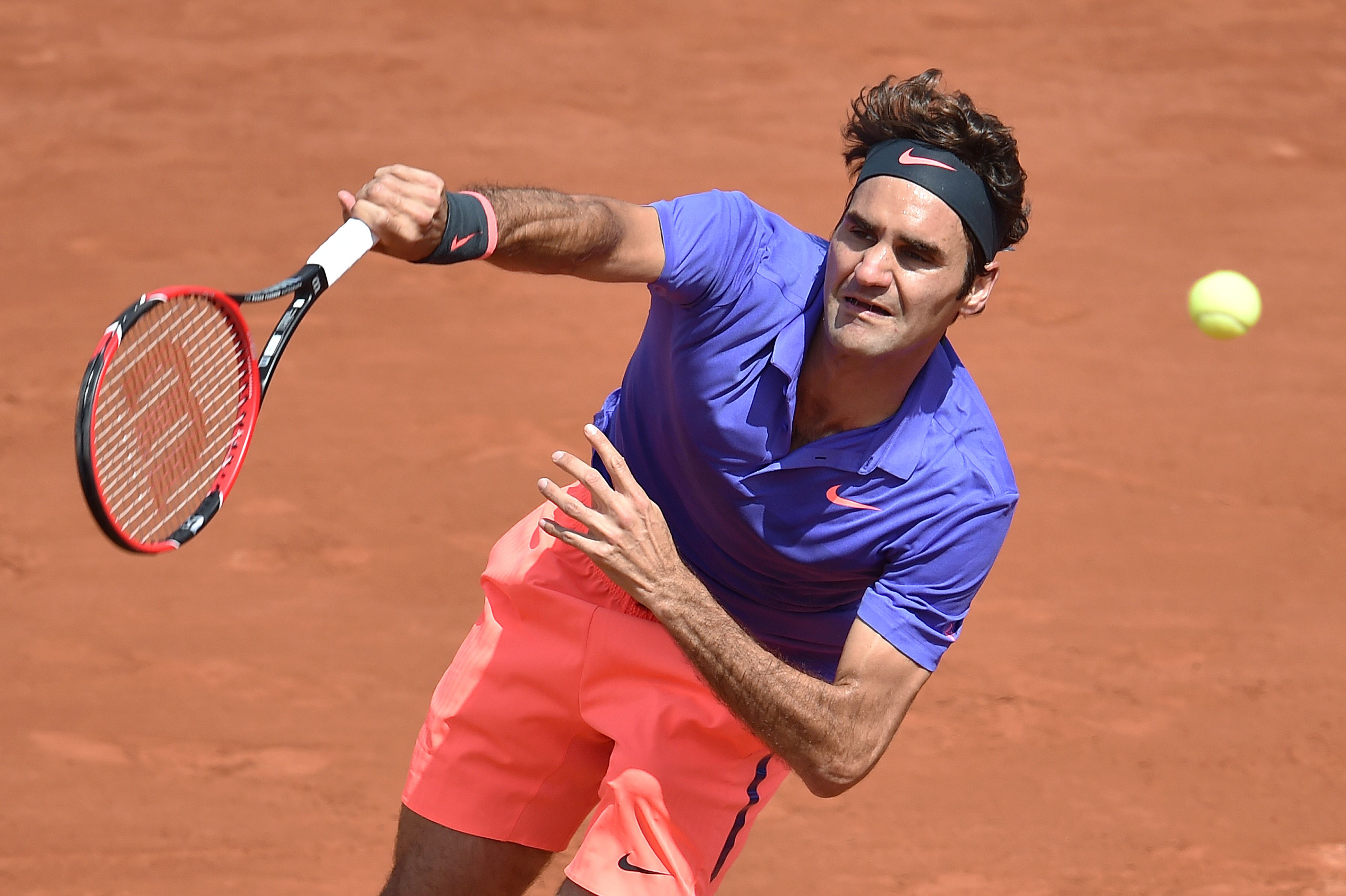 Roger Federer serves to Marcel Granollers in their second-round match. Photo: AFP