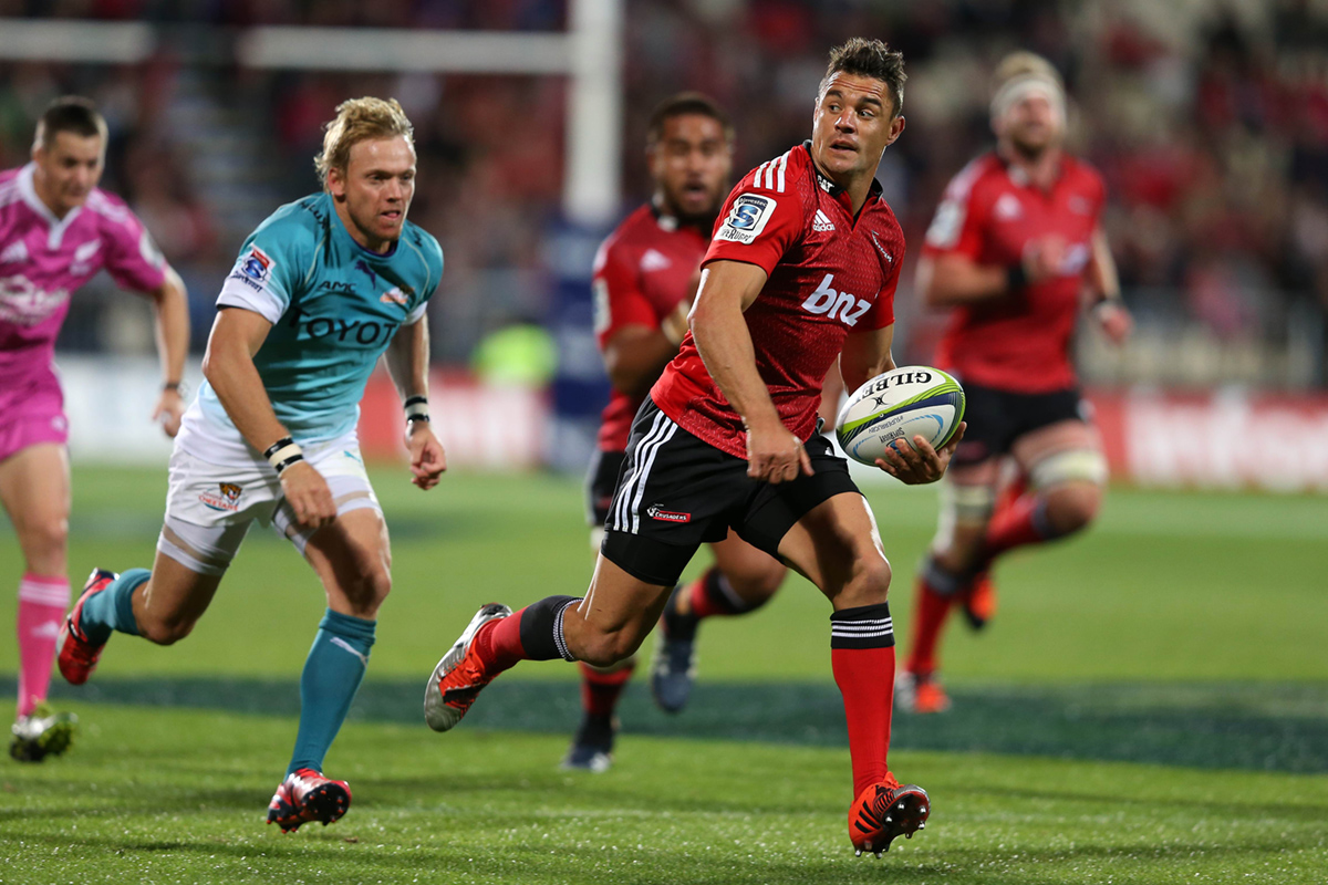 All Blacks star fly-half Dan Carter returned to form for the Crusaders, kicking six goals from seven attempts for 15 points against the Hurricanes on Saturday. Photos: AFP