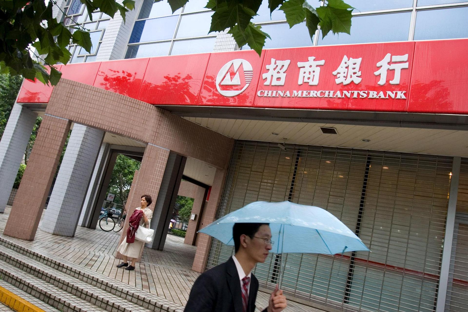 China Merchants Bank has been given the green light to sell off a fresh batch of asset-backed securities (ABS) using credit card debt. Photo: EPA