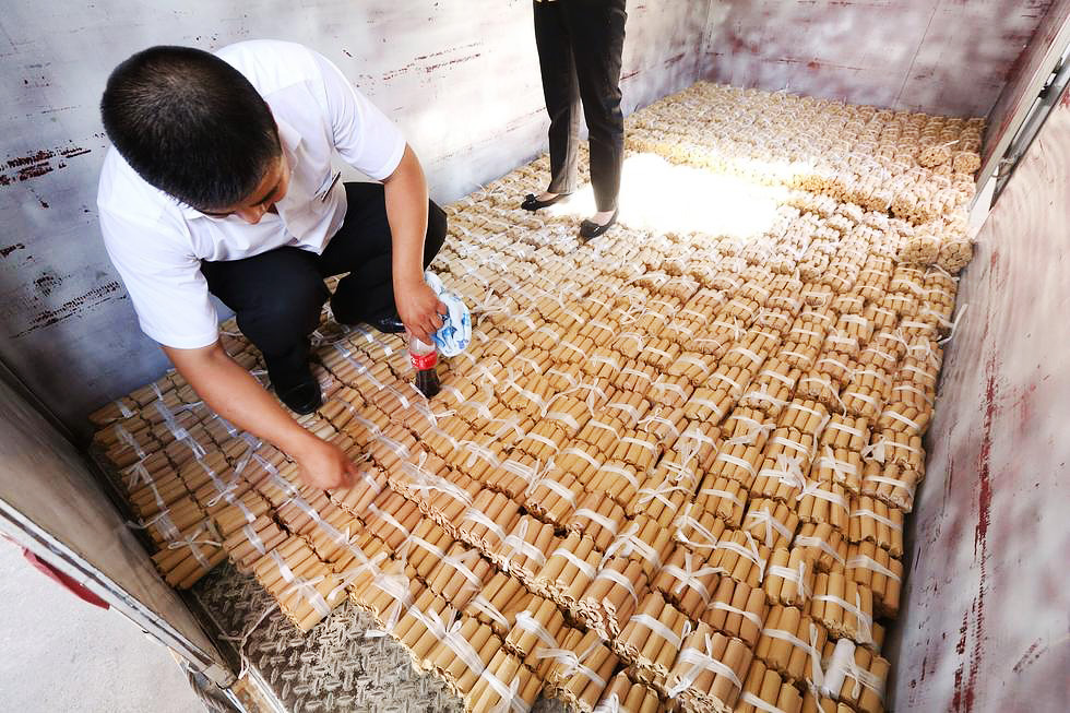 More than 600,000 worth of coins are kept in a makeshift storehouse in a car dealership after a customer bought a SUV with 680,000 yuan in cash in Northeastern Liaoning province. Photo: Xinhua  