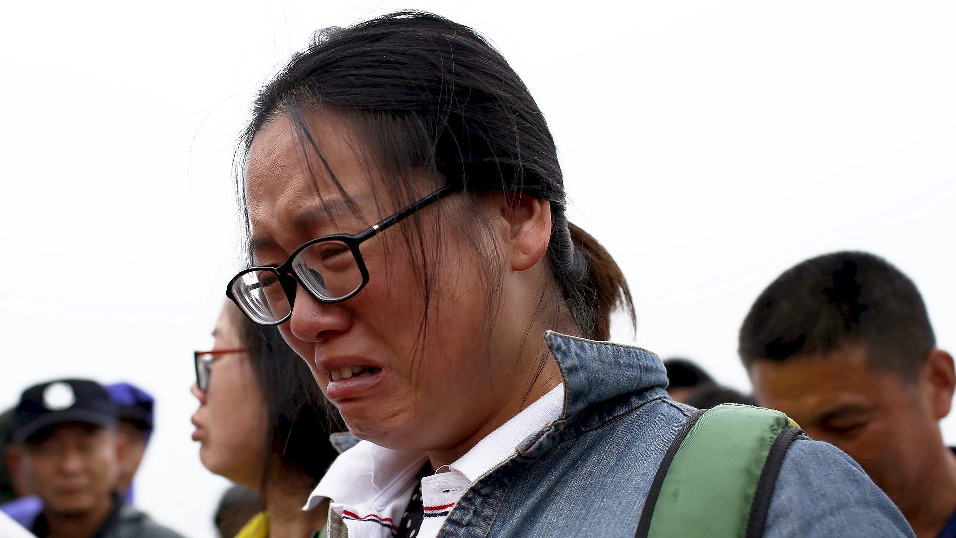 A relative of a missing passenger aboard a capsized ship cries. Photo: Reuters