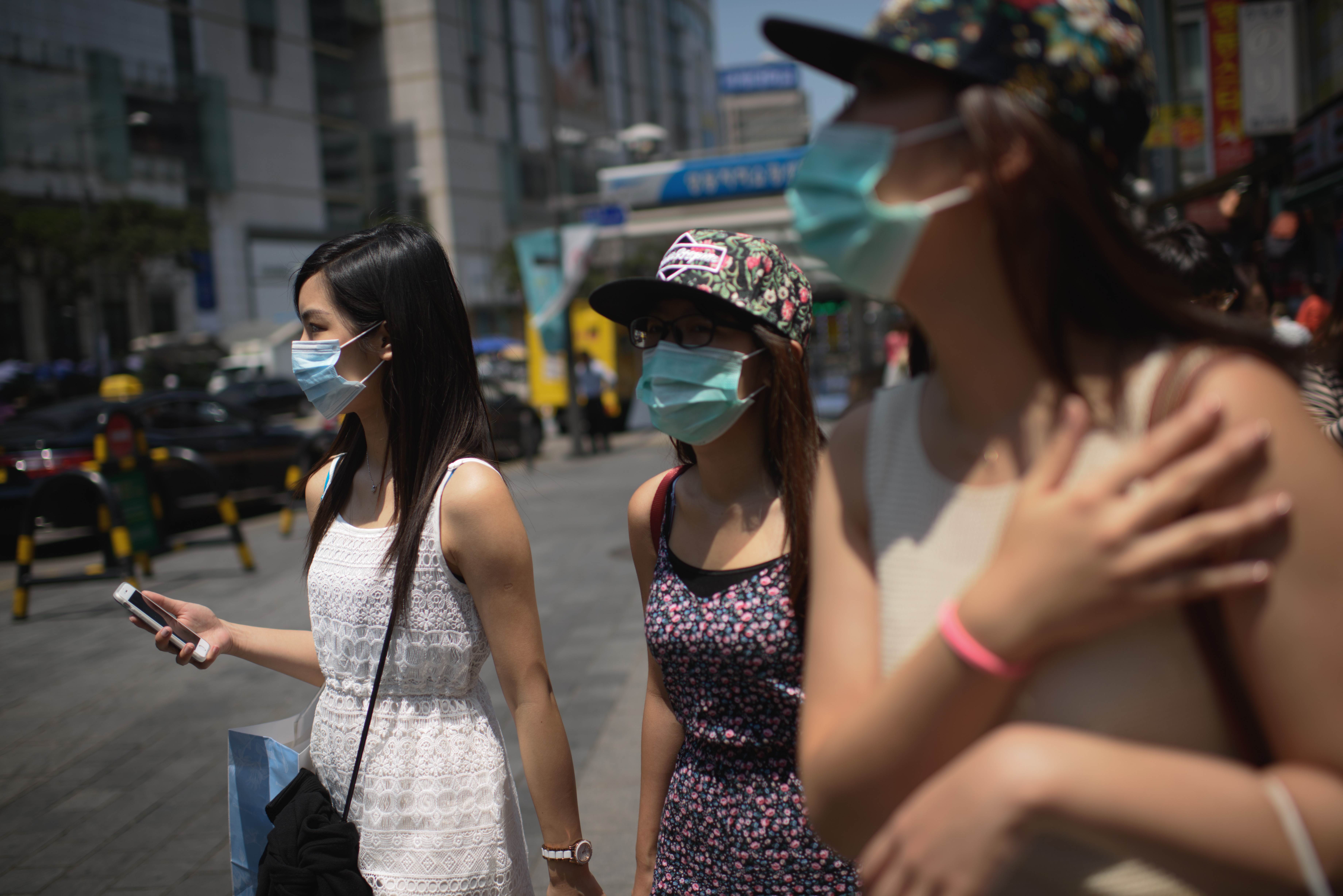 More than 90 travel agents in Taiwan have received requests from travellers to cancel trips to Seoul, where tourists have taken to wearing face masks following the deadly Mers outbreak. Photo: AFP